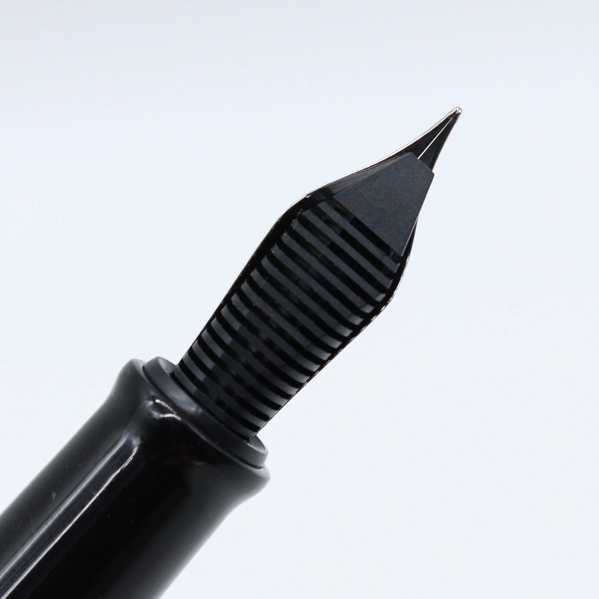 BENU - Talisman Collection "Foxglove" Fountain Pen - Image 5