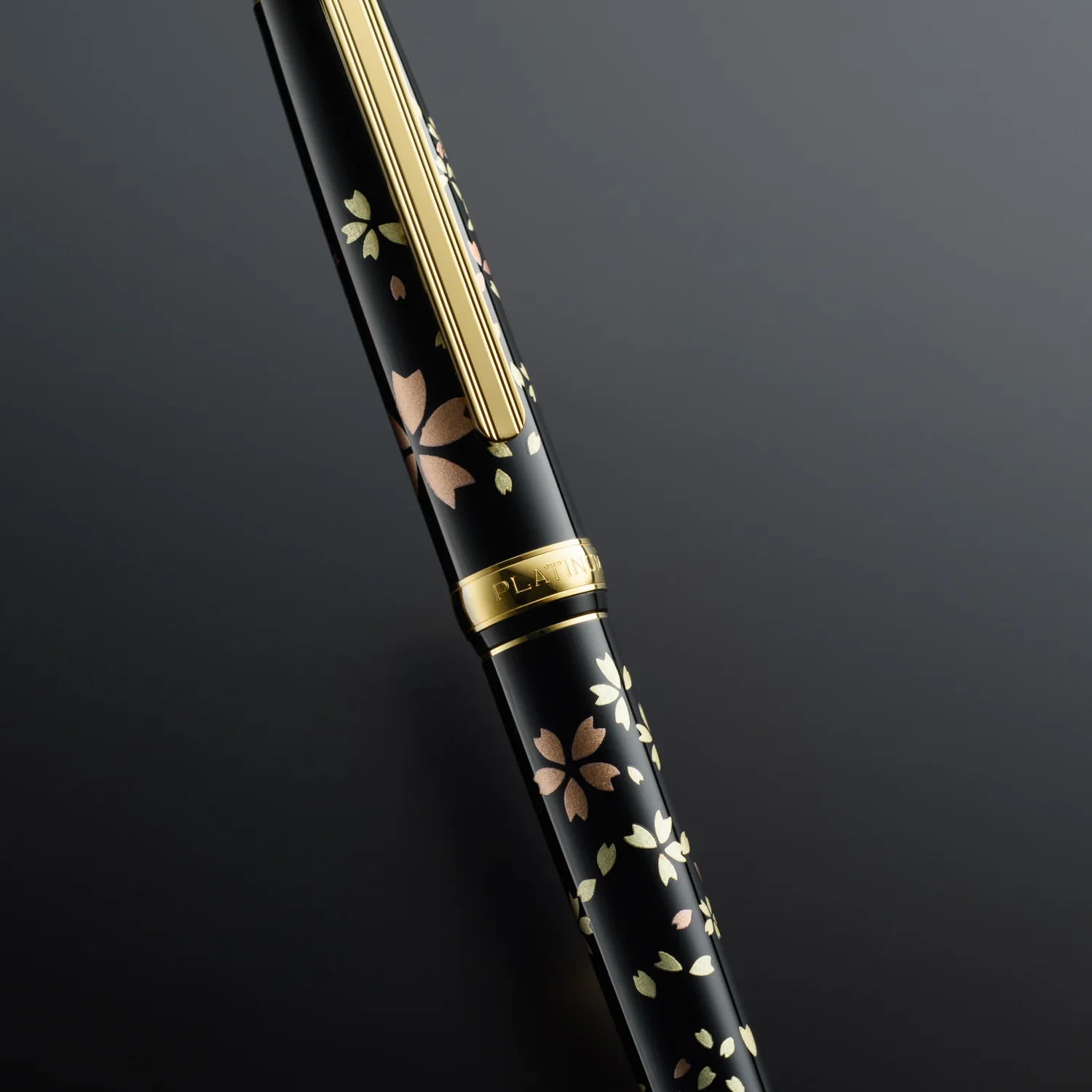 PLATINUM – Fountain Pen – Kanazawa Kanazawa Gold Leaf Maki-E Collection - Sakura Fubuki (Cherry Blossoms) - Image 3