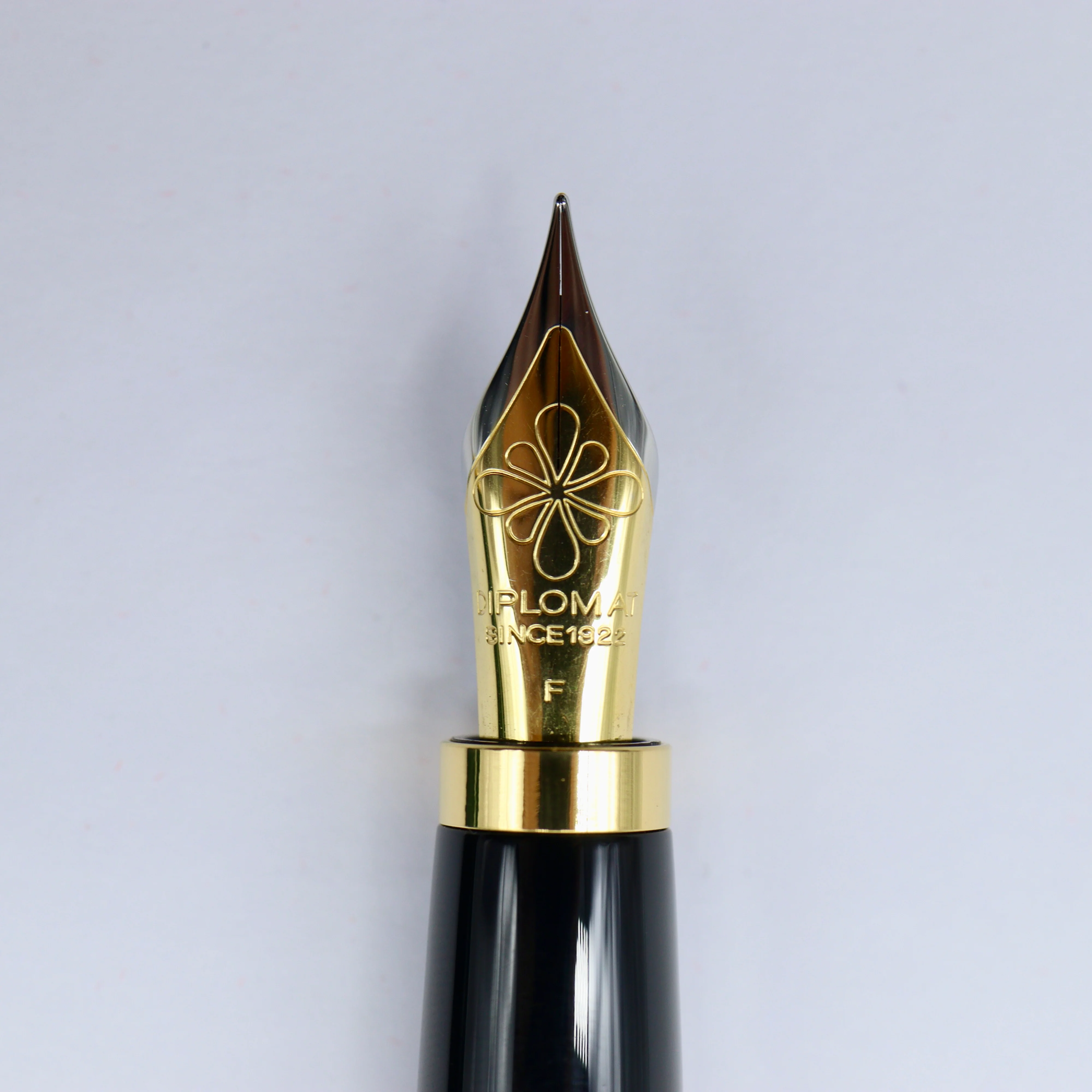 Diplomat - XO Fountain Pen - Limited Edition Racing Green Lacquered - Image 2