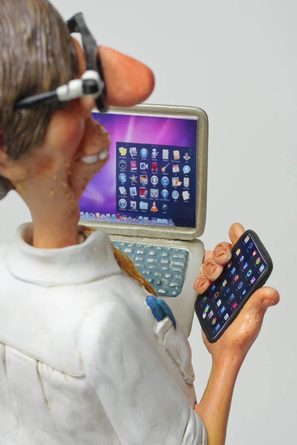Guillermo Forchino - Comic Art Figurine - "Computer Expert" - Image 3