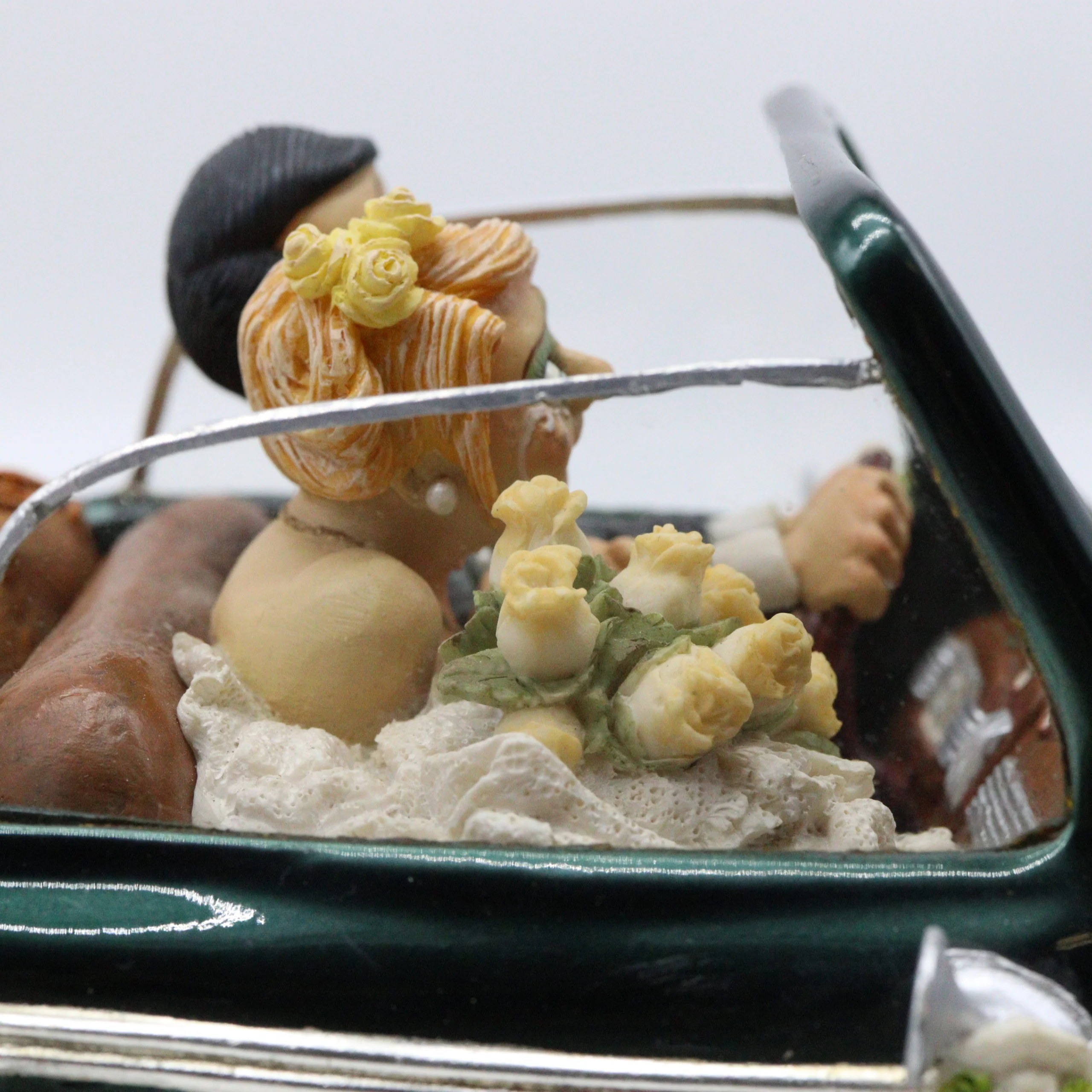Guillermo Forchino – Comic Art Figurine – “Just Married” - Image 14