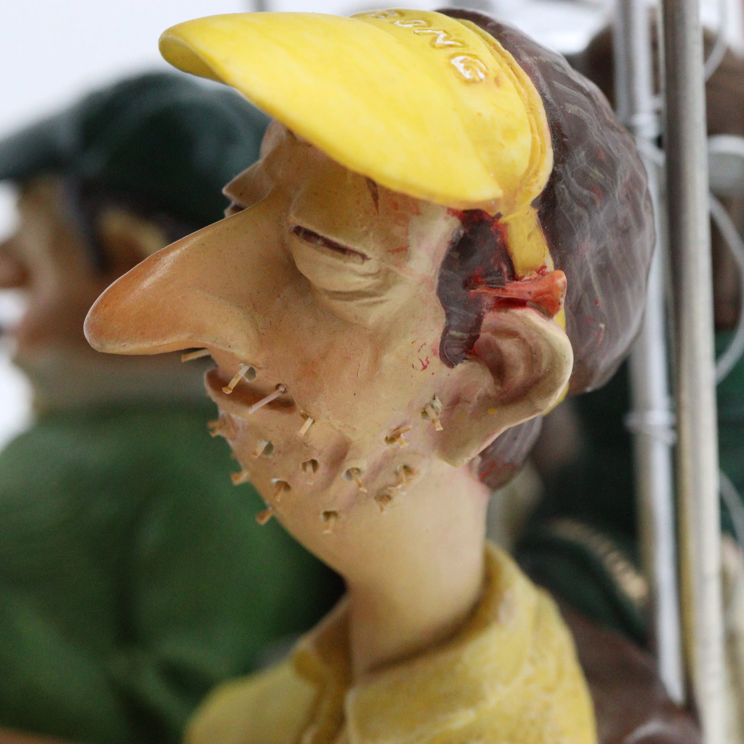 Guillermo Forchino – Comic Art Figurine – “The Next Hole" - Green - Image 4