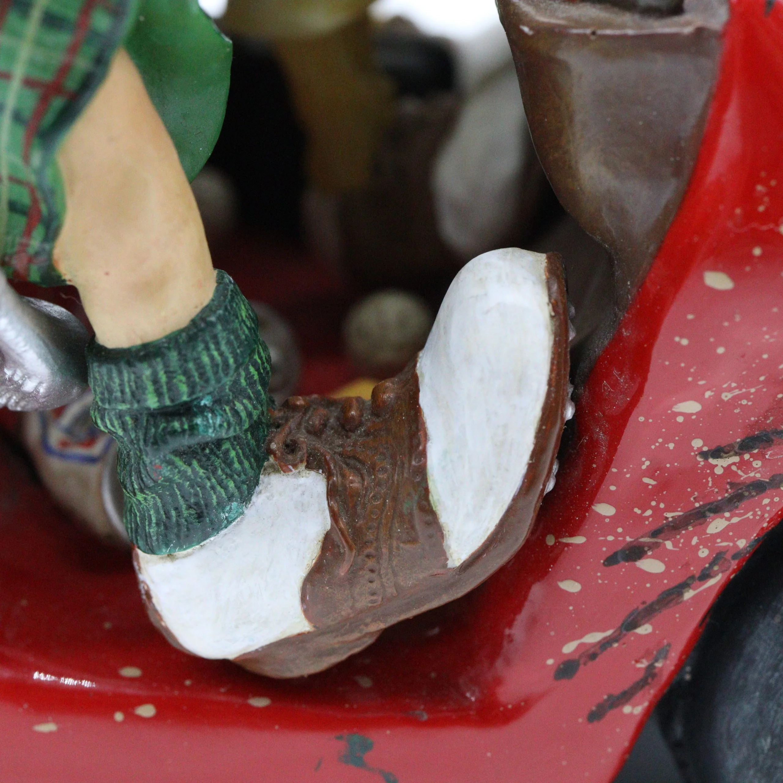 Guillermo Forchino – Comic Art Figurine – “The Next Hole" - Red - Image 16