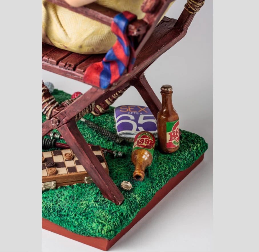 Guillermo Forchino – Comic Art Figurine – “The Retiree” - Image 5