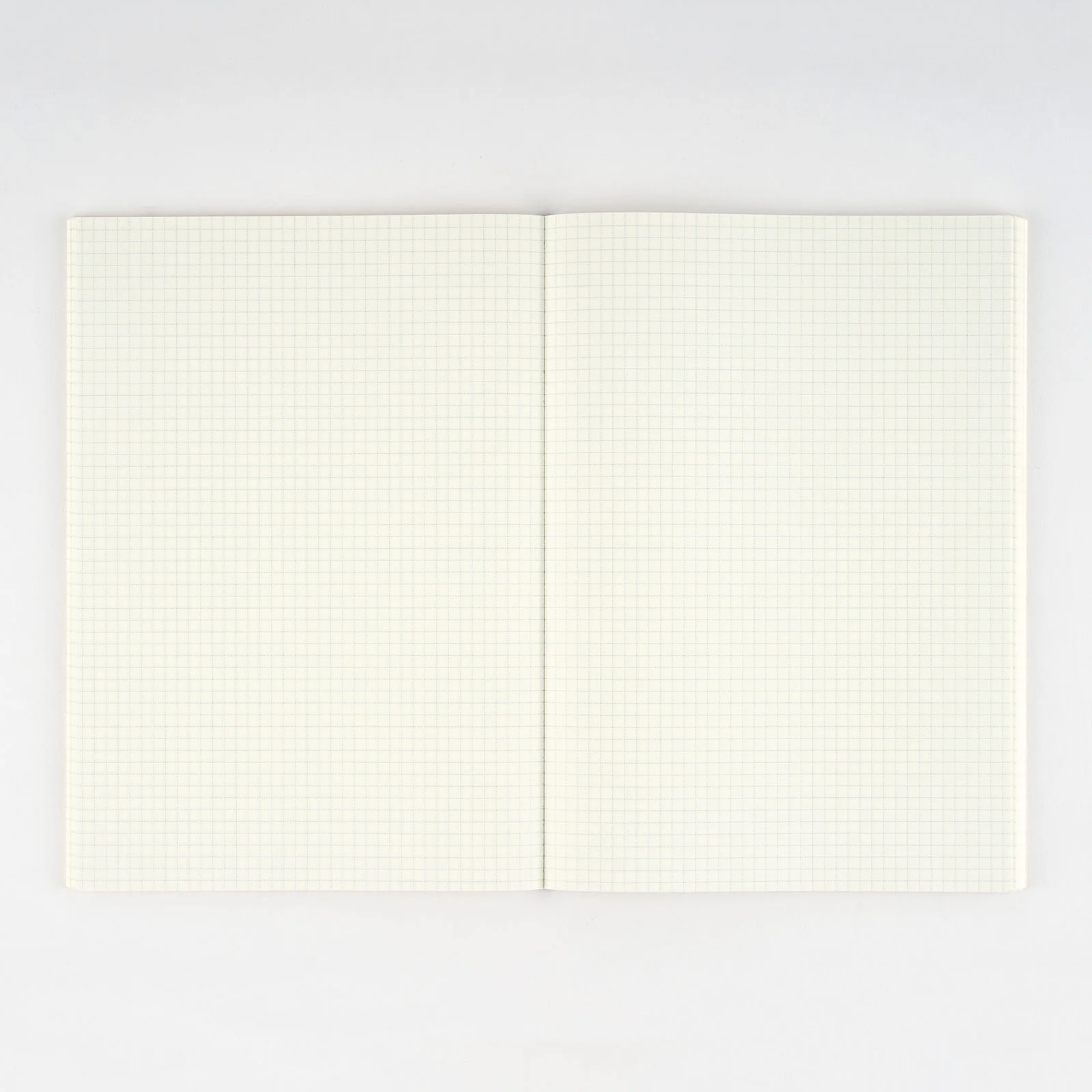 Hobonichi – A5 Plain Notebook – Grid - 2023 Spring Edition - Tomitaro Makino: Yamazakura - Image 4