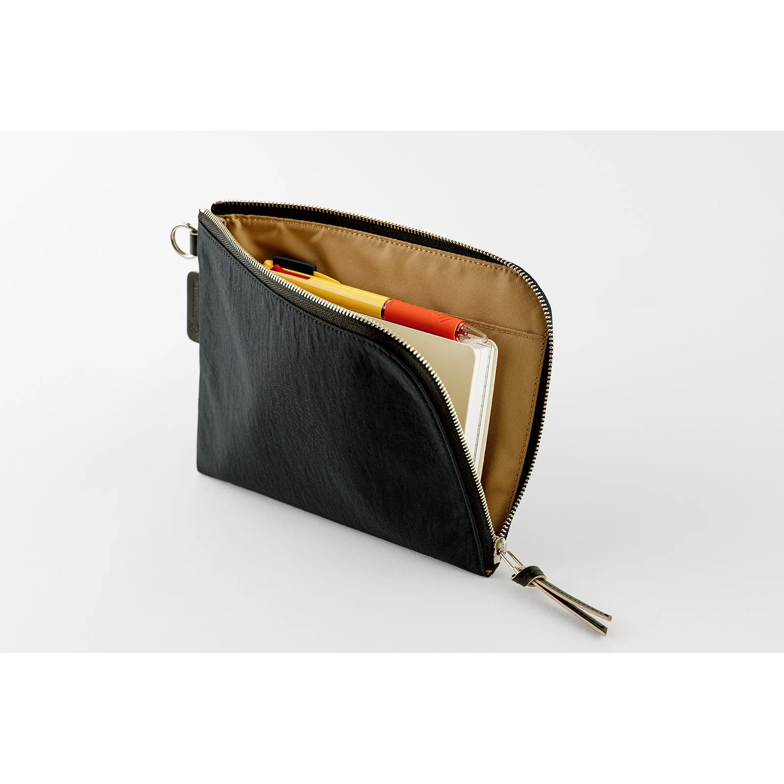 Hobonichi Techo 2025 - Tragen Flat Pouch - Black (A5 Counsin/A6 Original) - Image 4