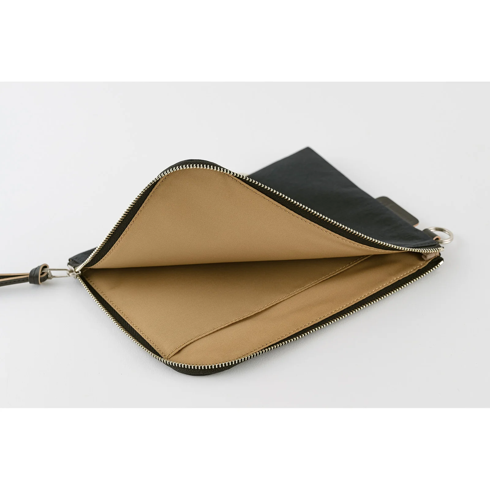 Hobonichi Techo 2025 - Tragen Flat Pouch - Black (A5 Counsin/A6 Original) - Image 6