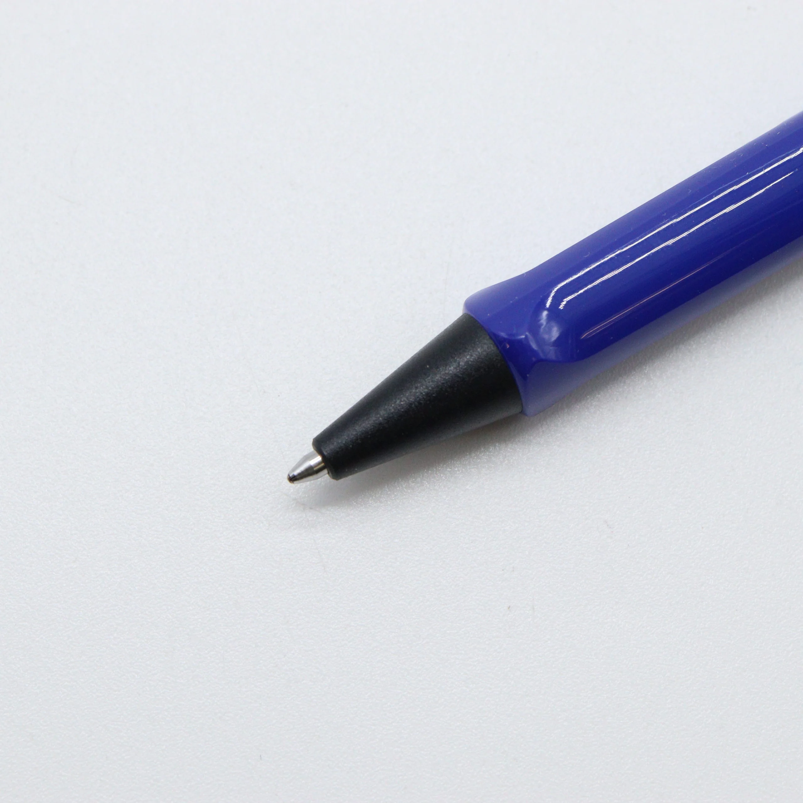 LAMY - Safari - Ballpoint Pen - Blue with Red Clip - 2022 Special Edition - Image 2