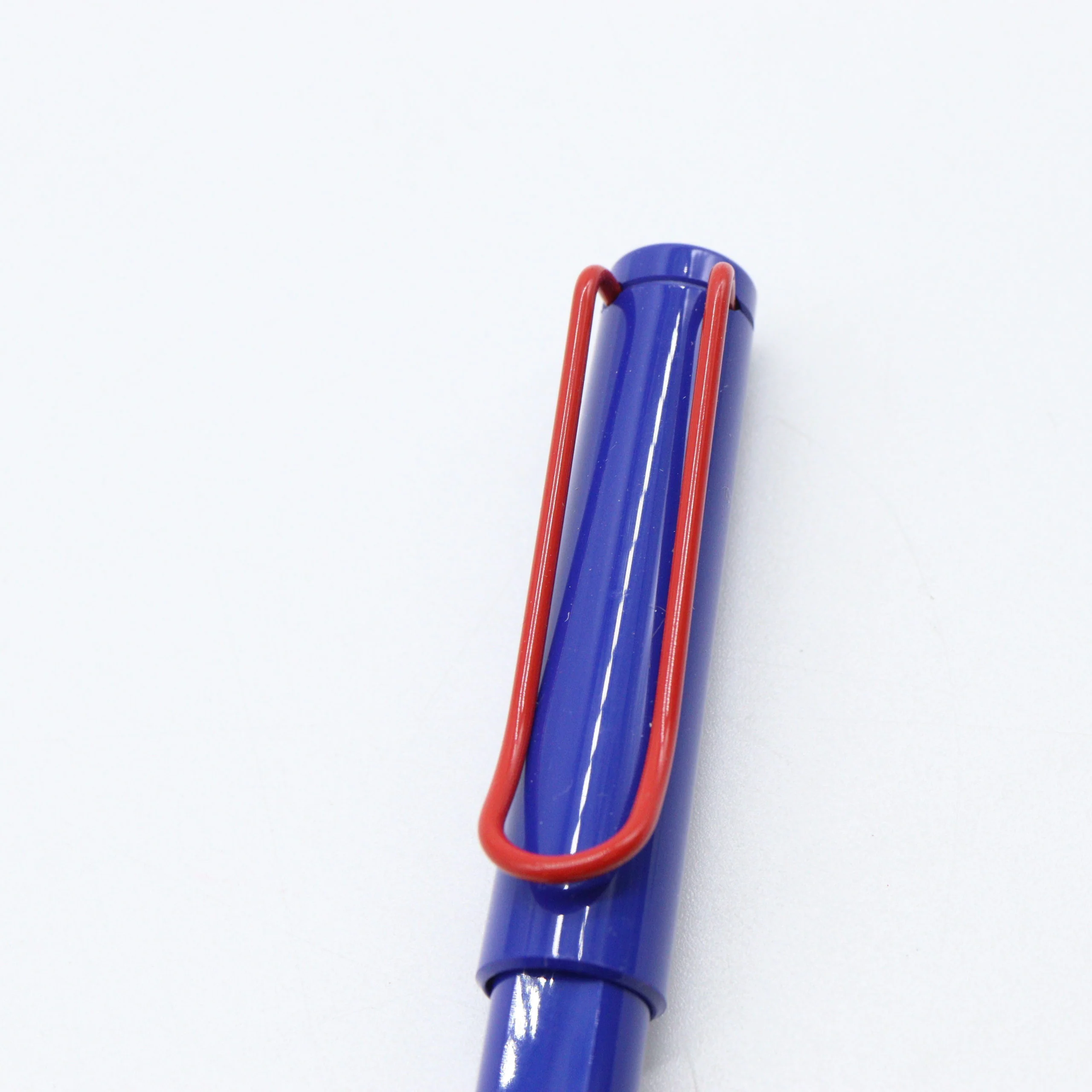 LAMY - Safari - Fountain Pen | Blue with Red Clip - 2022 Special Edition - Image 2