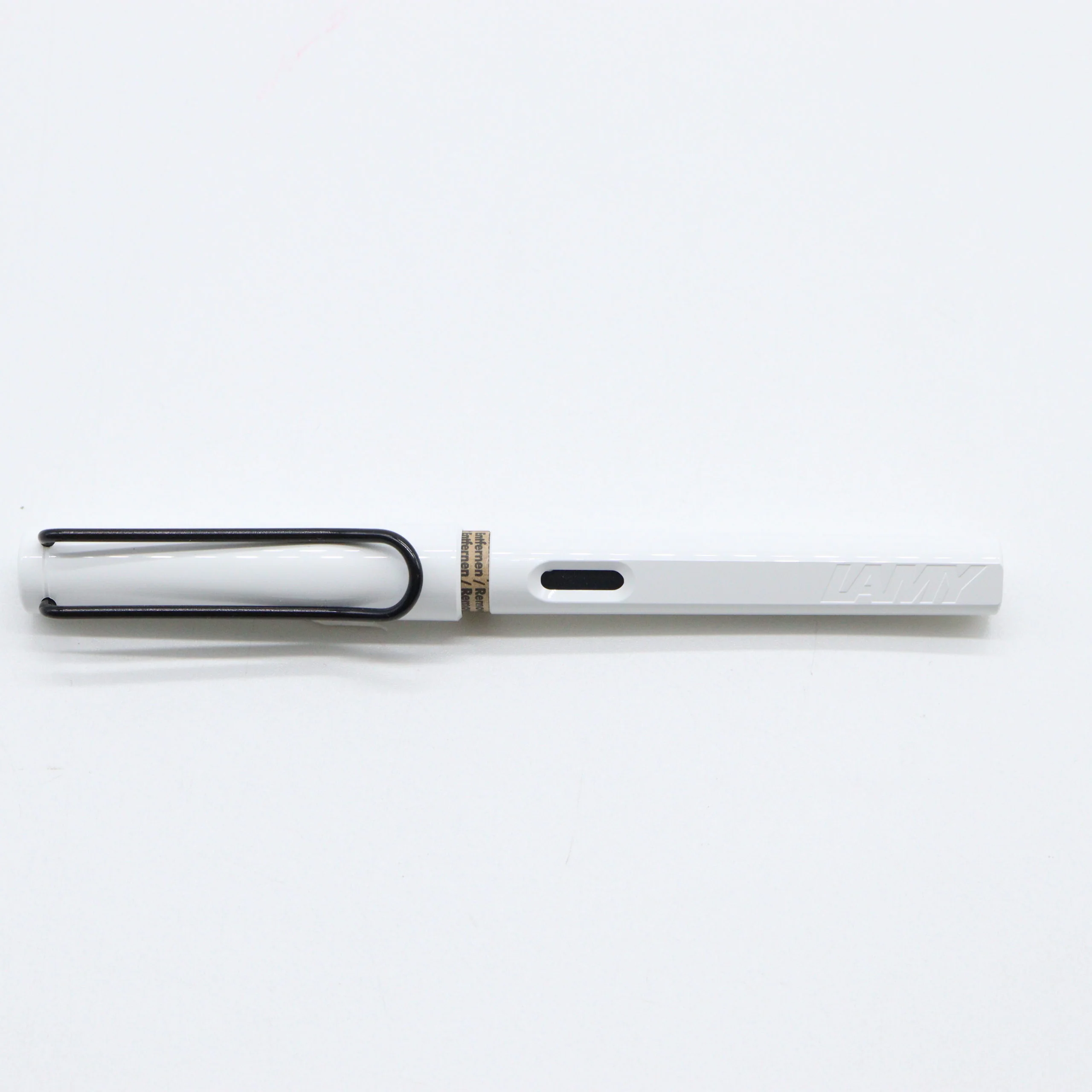LAMY - Safari - Fountain Pen - White with Black Clip - 2022 Special Edition - Image 4