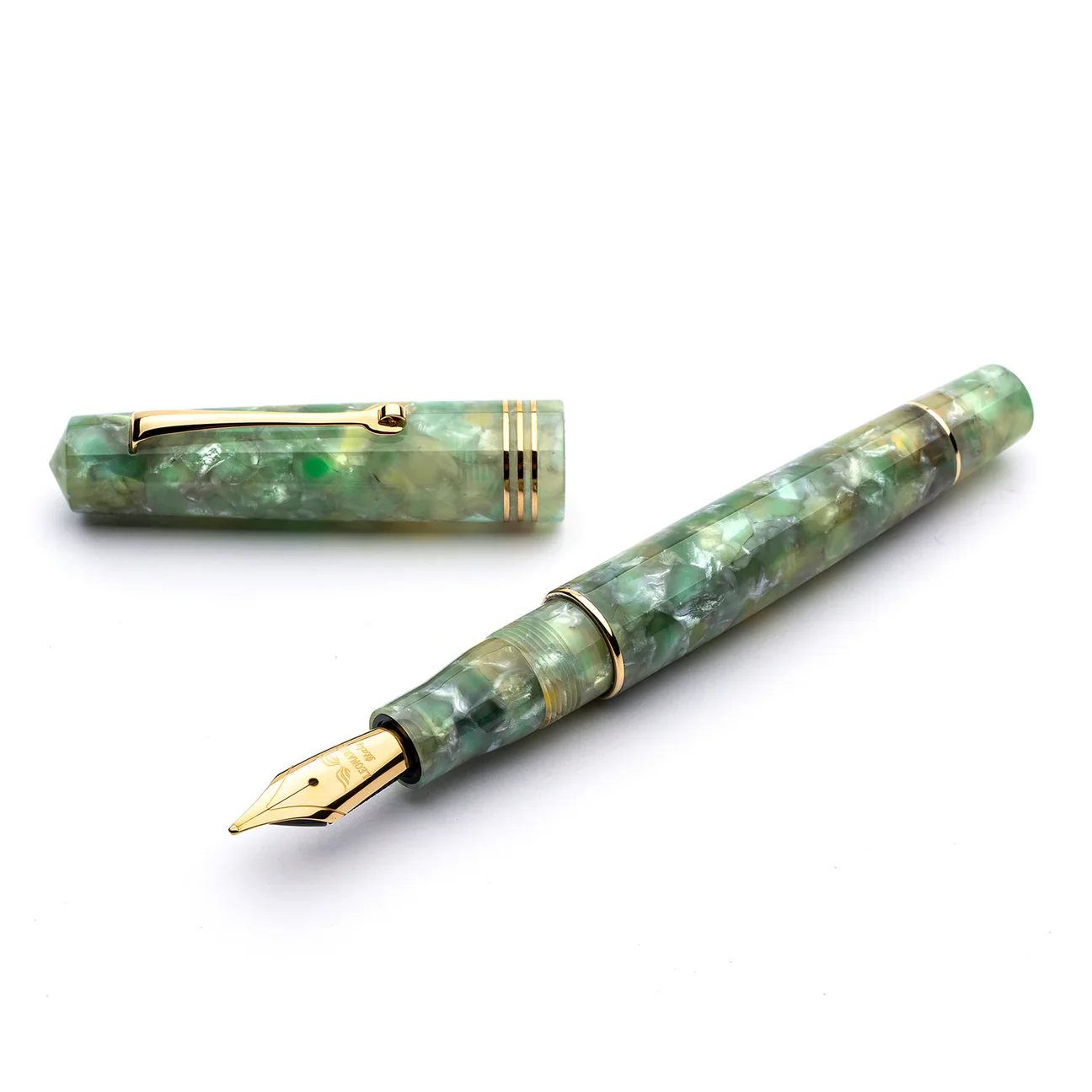 Leonardo Pen - Momento Zero Fountain Pen - Giada with Gold Trim