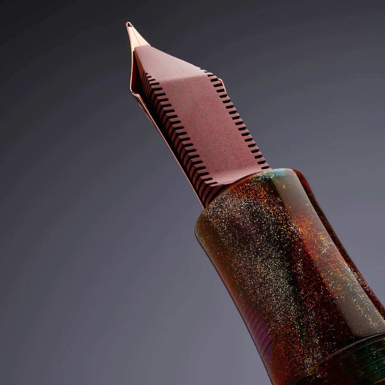 Leonardo Pen - Supernova Primary Manipulation 5 #8 Size 14k Gold Nib – Gold Trim - Red Ebonite Feed - Image 3
