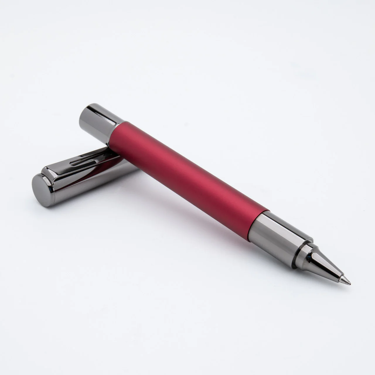Monteverde USA: Ritma Magnetic Clip - Rollerball Pen - Red - Image 2
