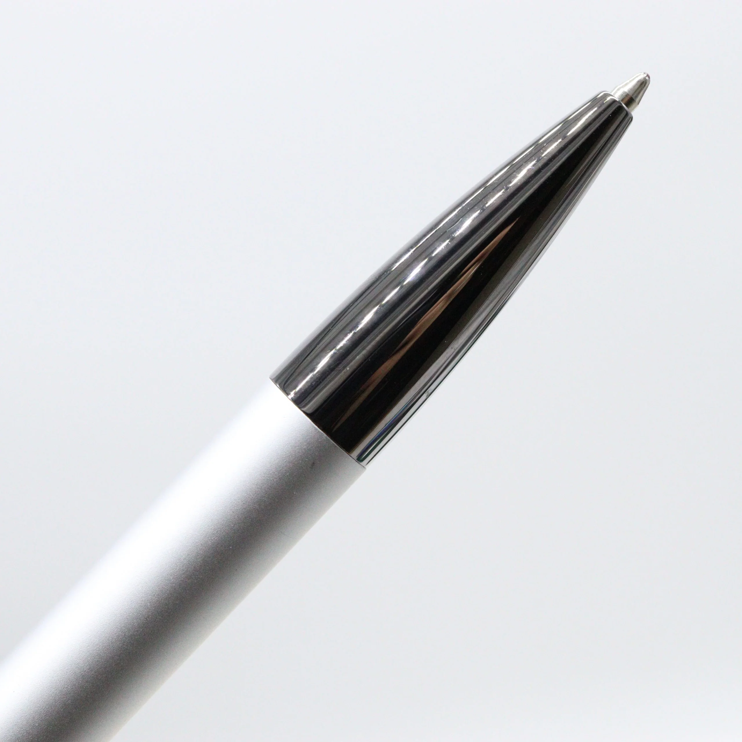Monteverde USA: Ritma Magnetic Clip - Ballpoint Pen - Silver - Image 3