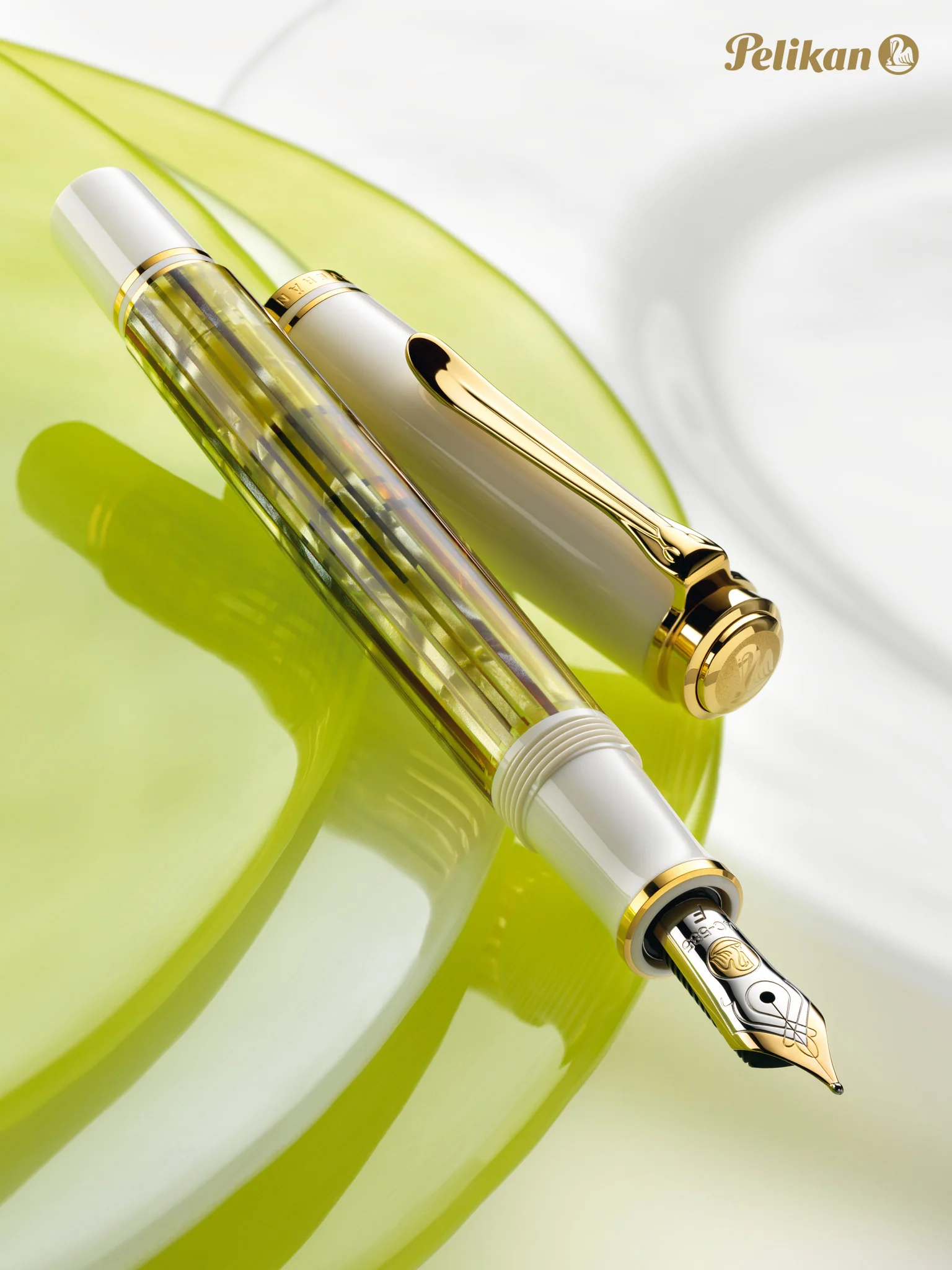 Pelikan - Souverän Fountain Pen - M400 White Tortoise - Image 3