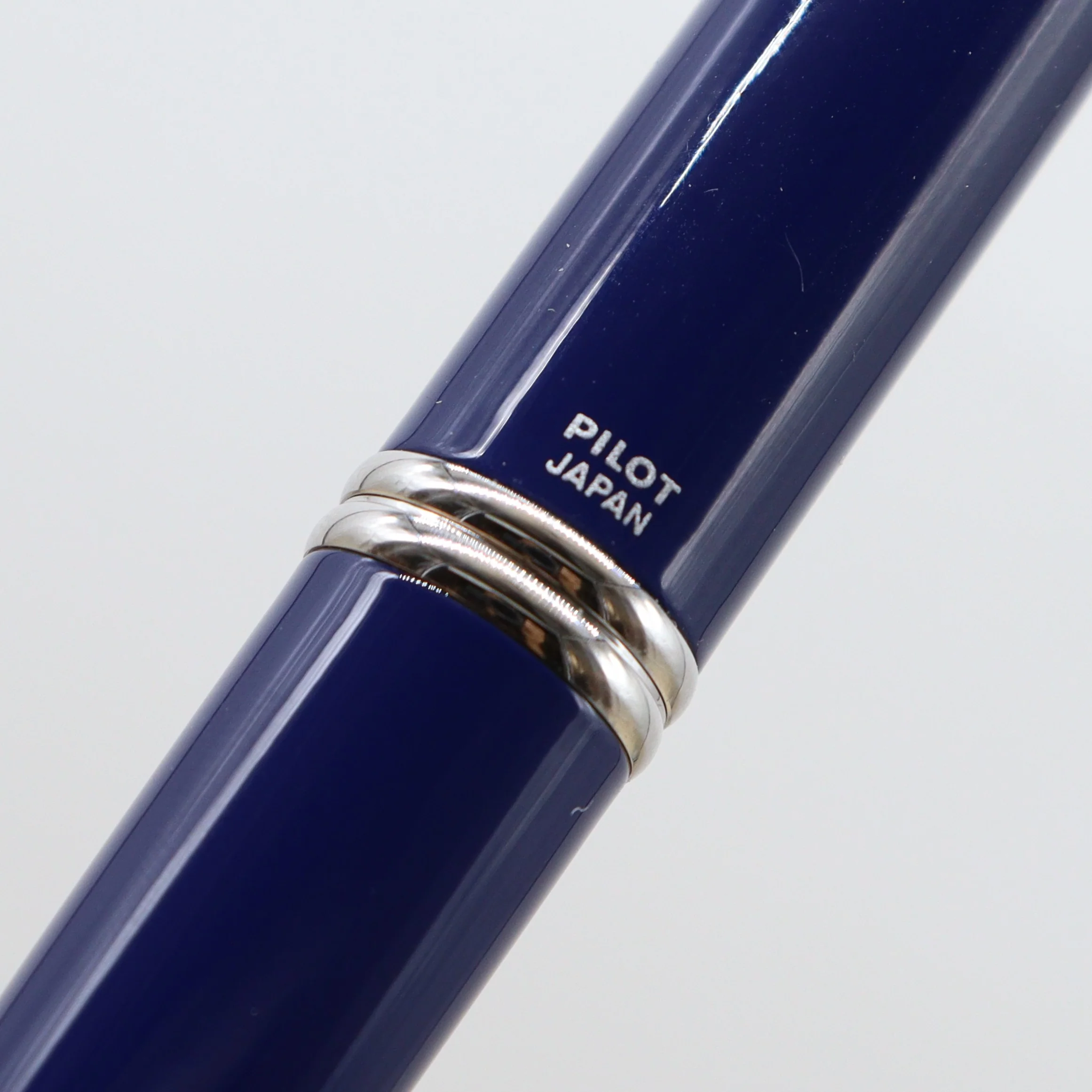 PILOT - Capless Vanishing Point Fountain Pen - Blue and Silver with 18k Rhodium Plated Gold Nib - Image 5