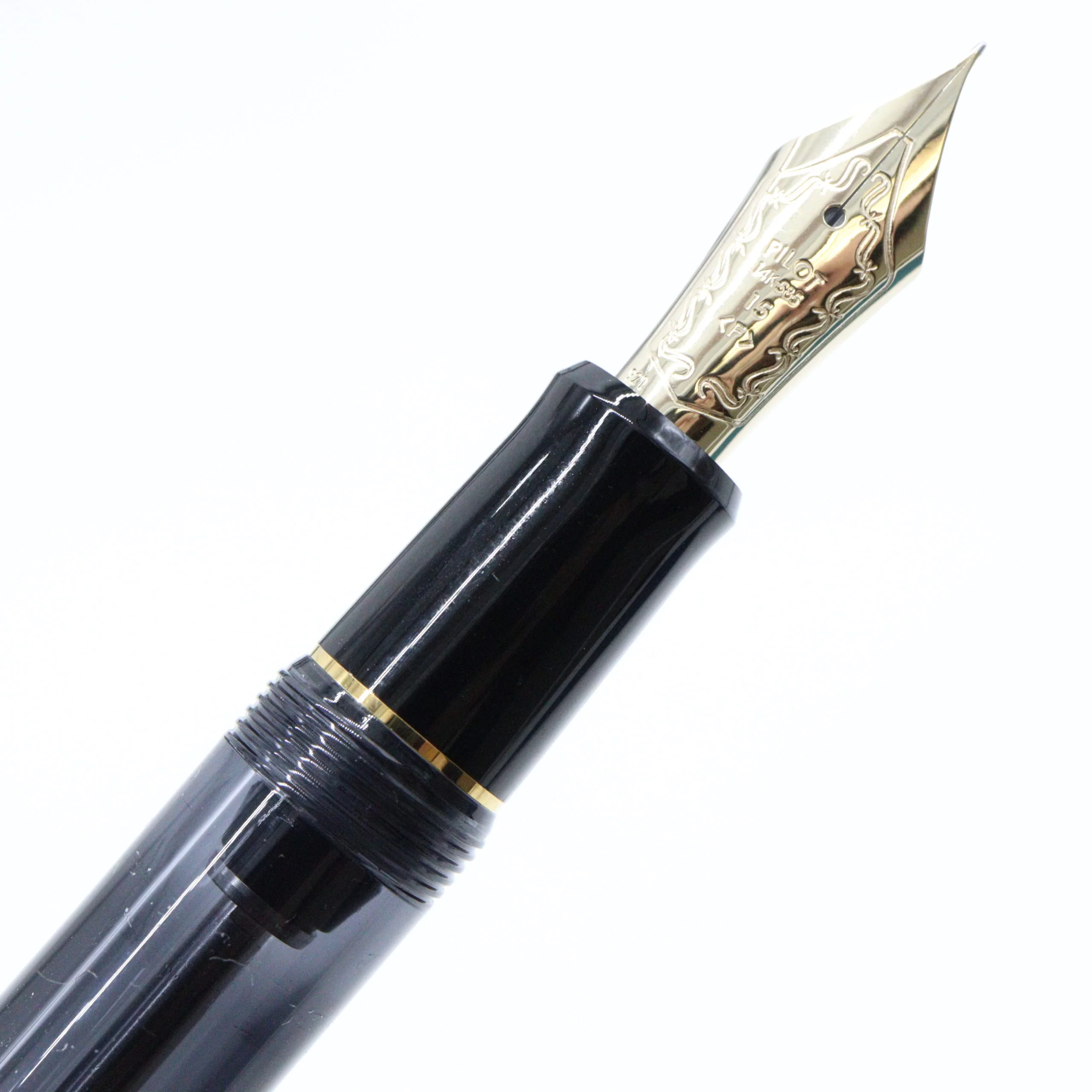 PILOT - Custom 823 Fountain Pen - Black with Gold Accents - Image 5