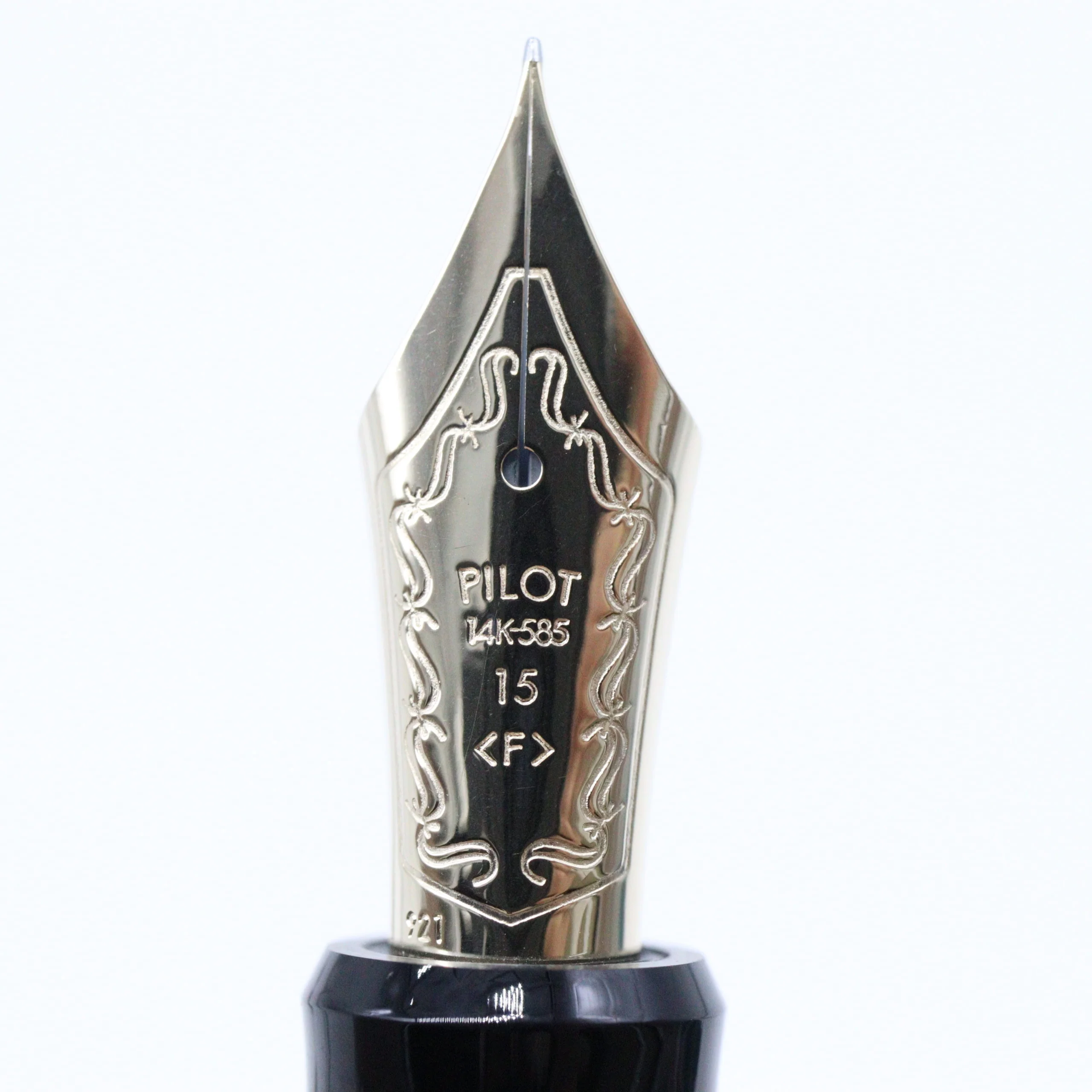 PILOT - Custom 823 Fountain Pen - Black with Gold Accents - Image 7