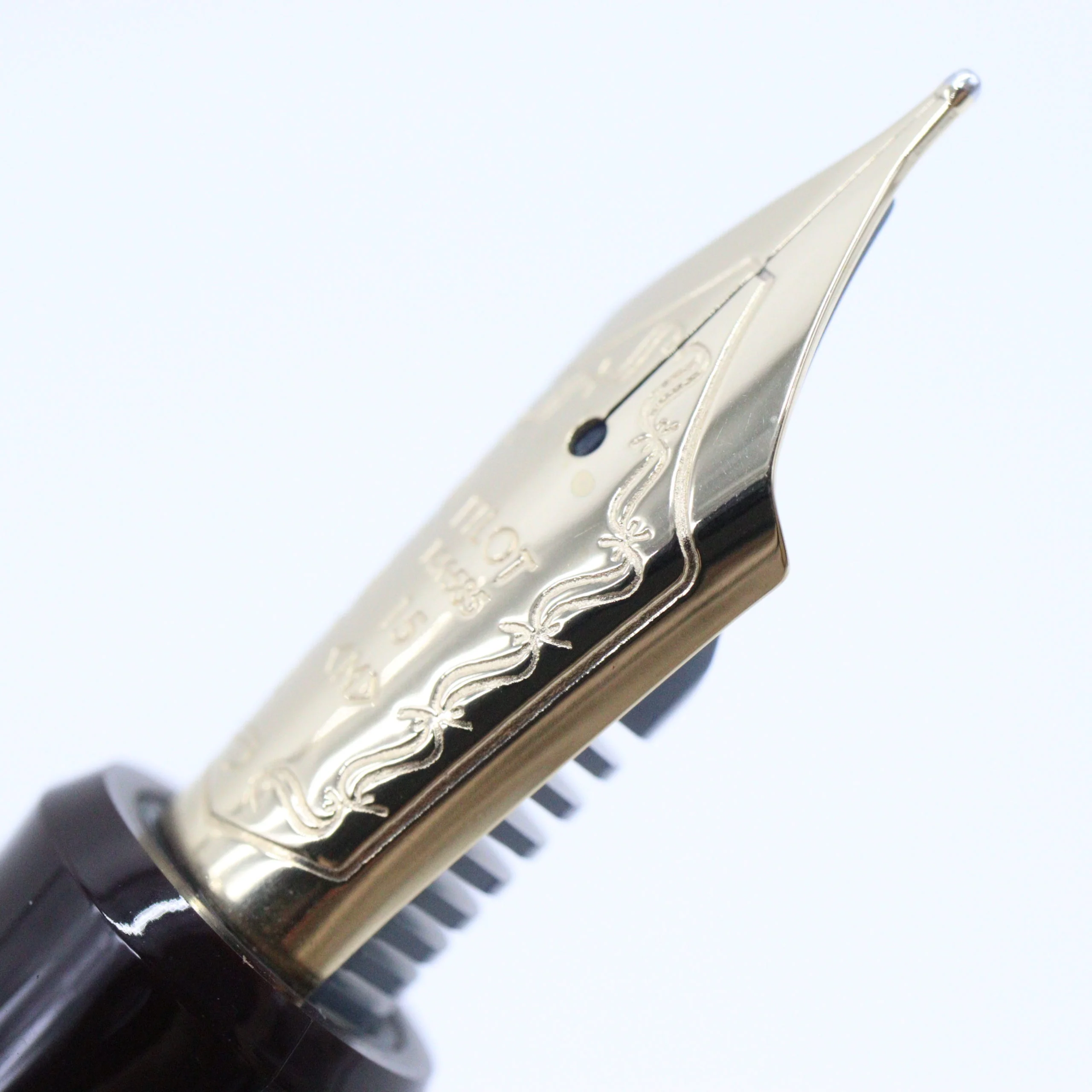PILOT - Custom 823 Fountain Pen "Smoky Amber" with Gold Accents - Image 7