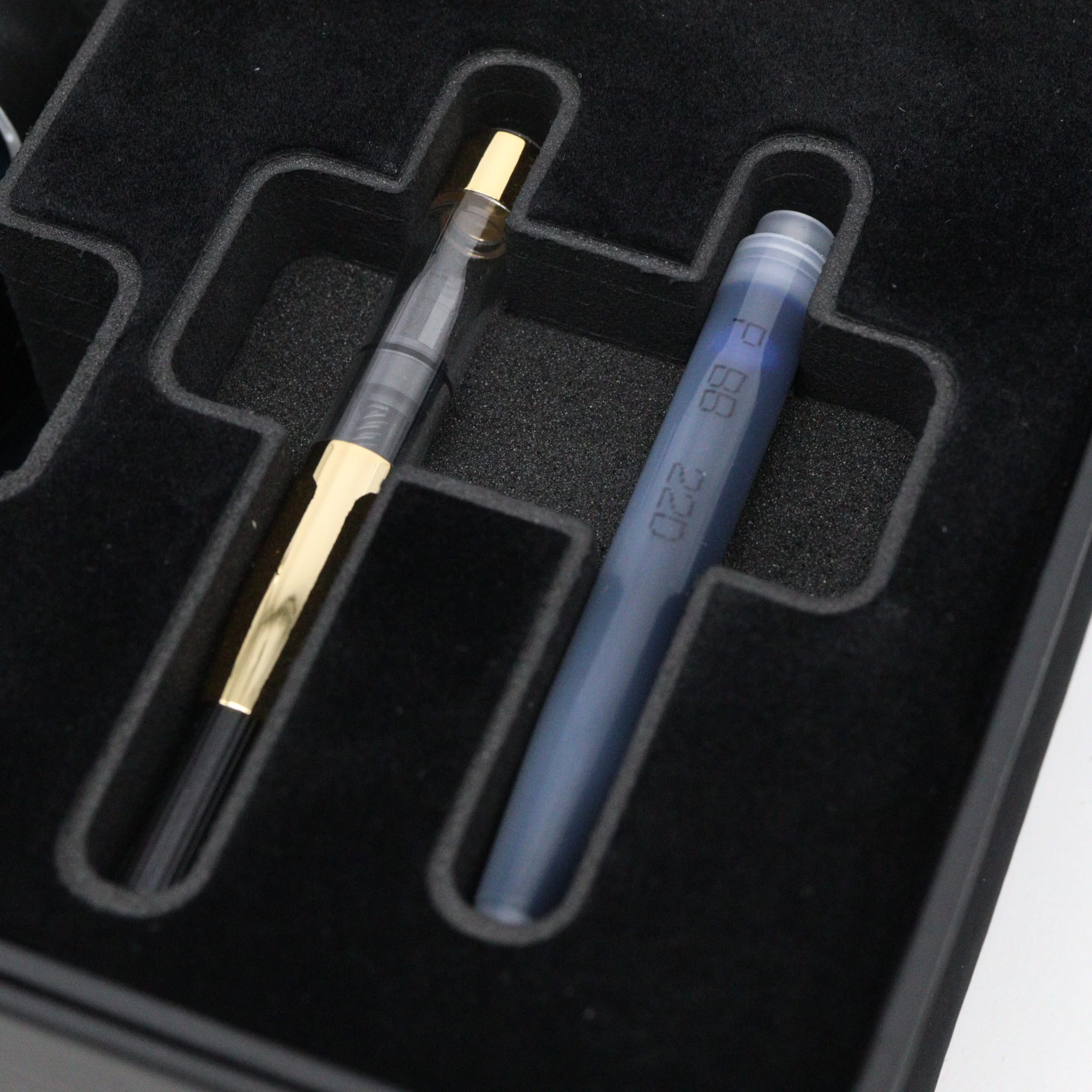 PLATINUM - #3776 CENTURY FOUNTAIN PEN - 10tH ANNIVERSARY - LIMITED EDITION - Image 17