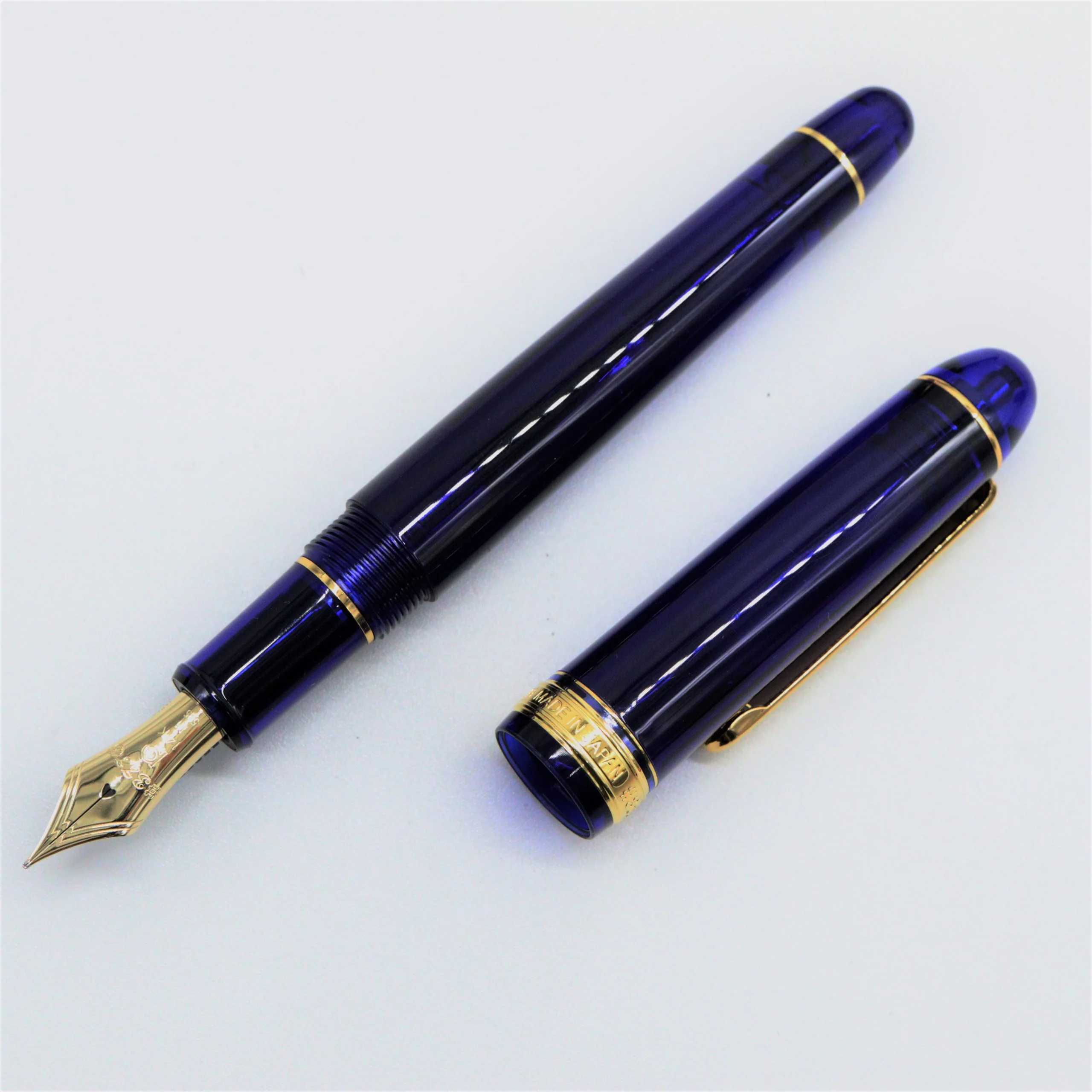 PLATINUM - #3776 Century Fountain Pen - Chartres Blue with Gold Trim - Image 3
