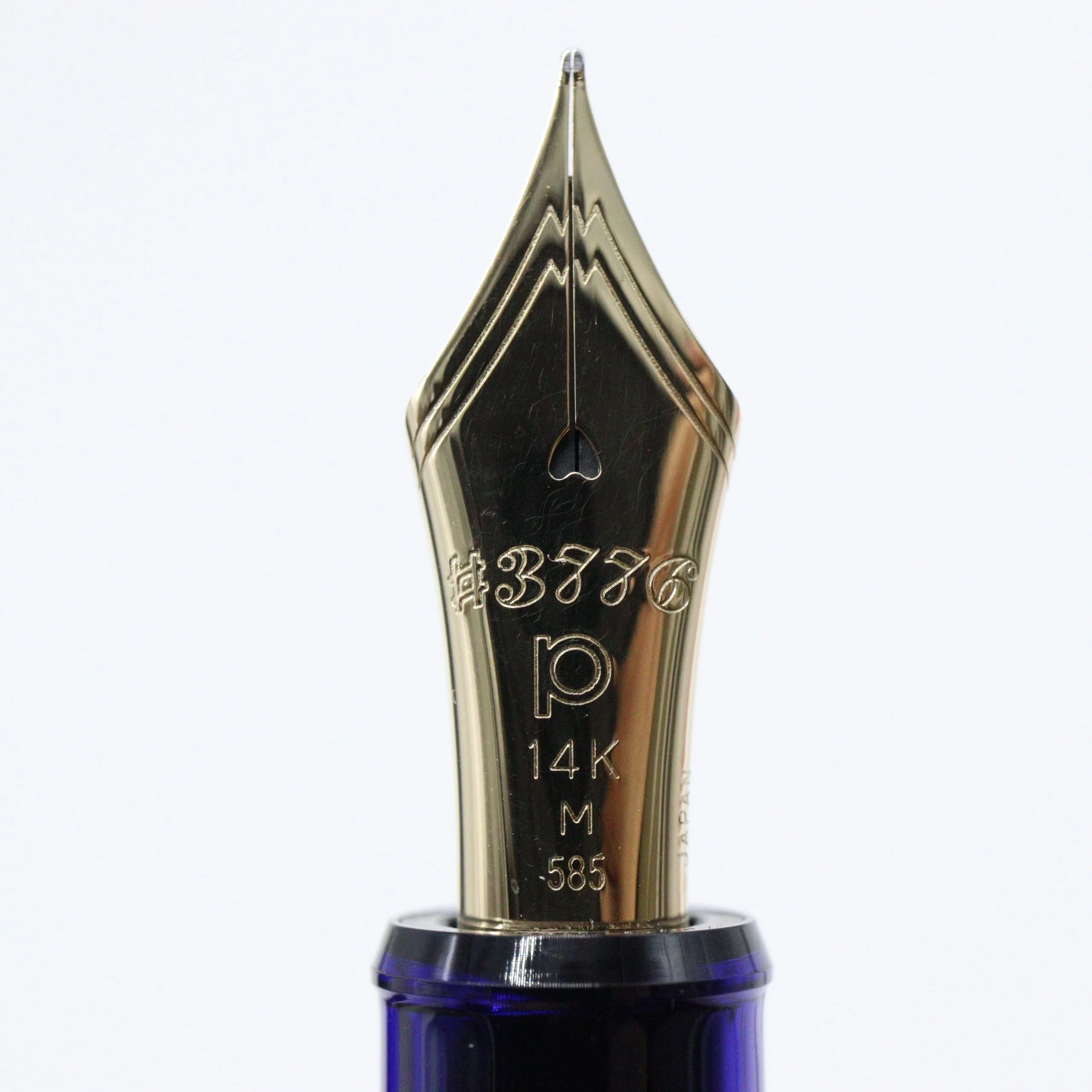 PLATINUM - #3776 Century Fountain Pen - Chartres Blue with Gold Trim - Image 5