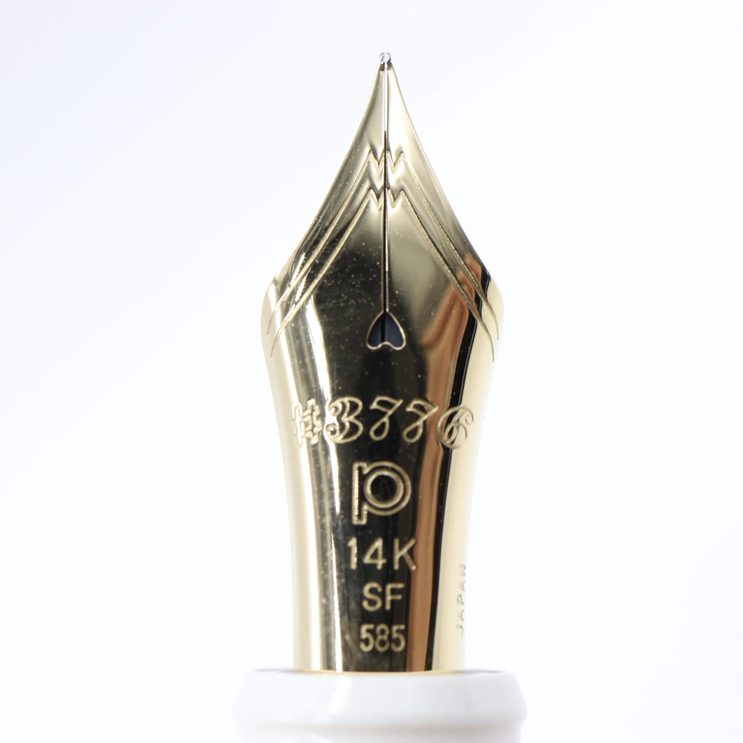 PLATINUM - #3776 Century Fountain Pen - Chenoceau White - Image 4