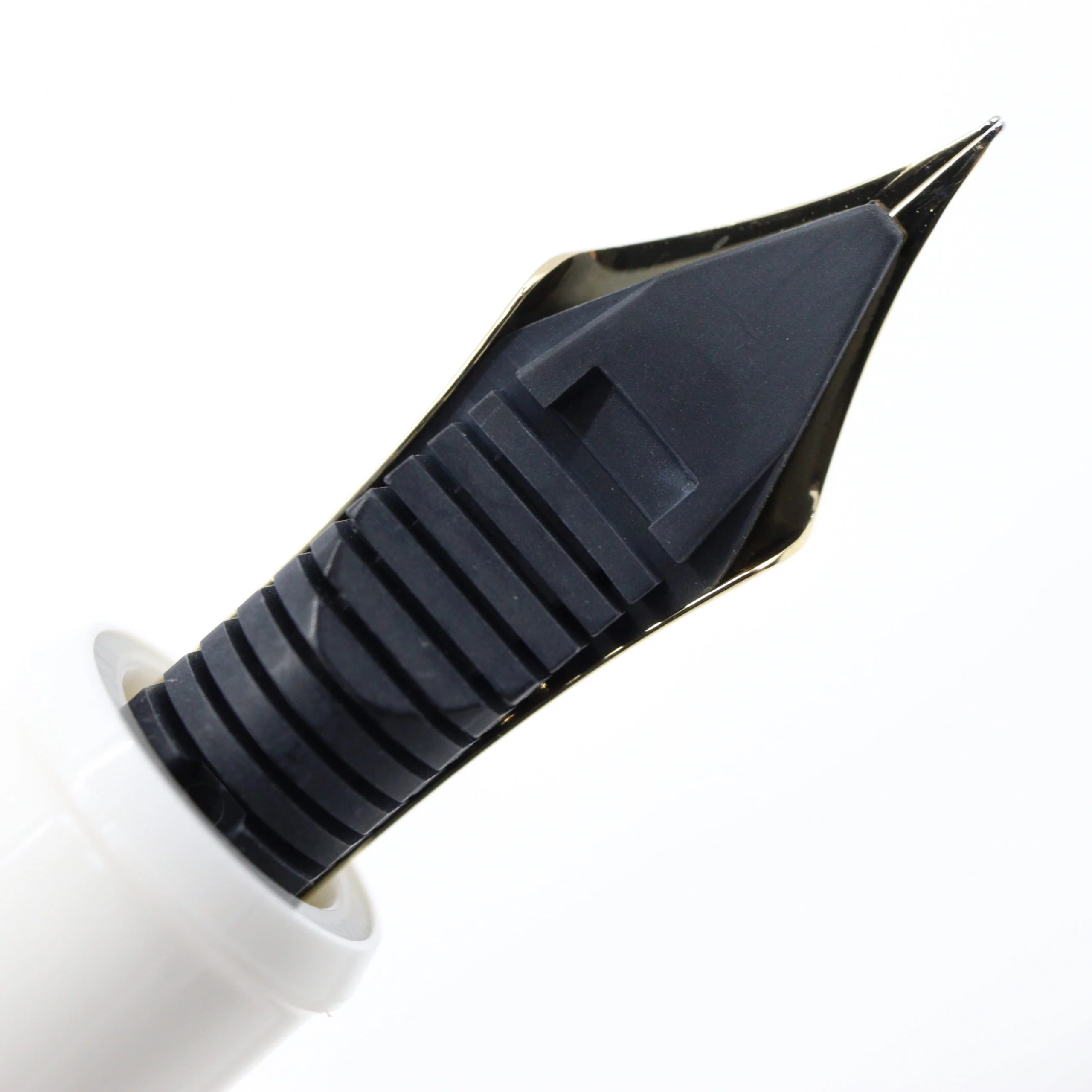 PLATINUM - #3776 Century Fountain Pen - Chenoceau White - Image 7