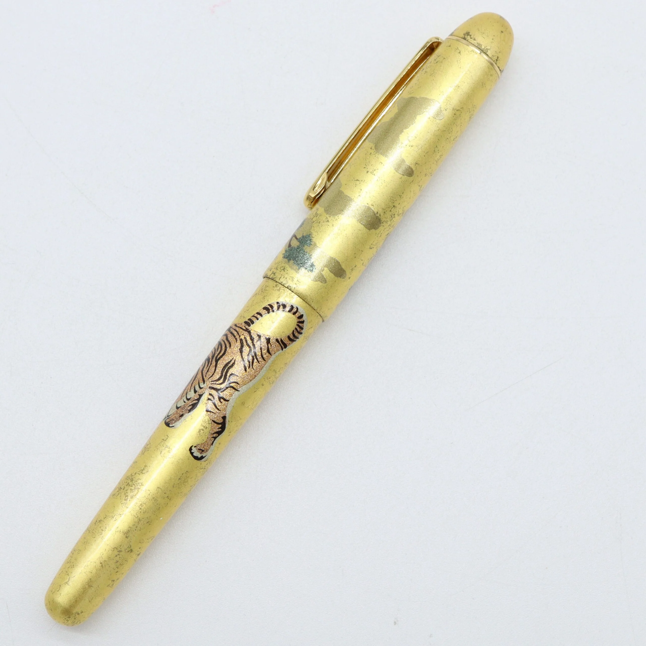 PLATINUM – #3776 Century Fountain Pen - Kanazawa Gold Leaf Collection - Pine Tree and Tiger - Image 4