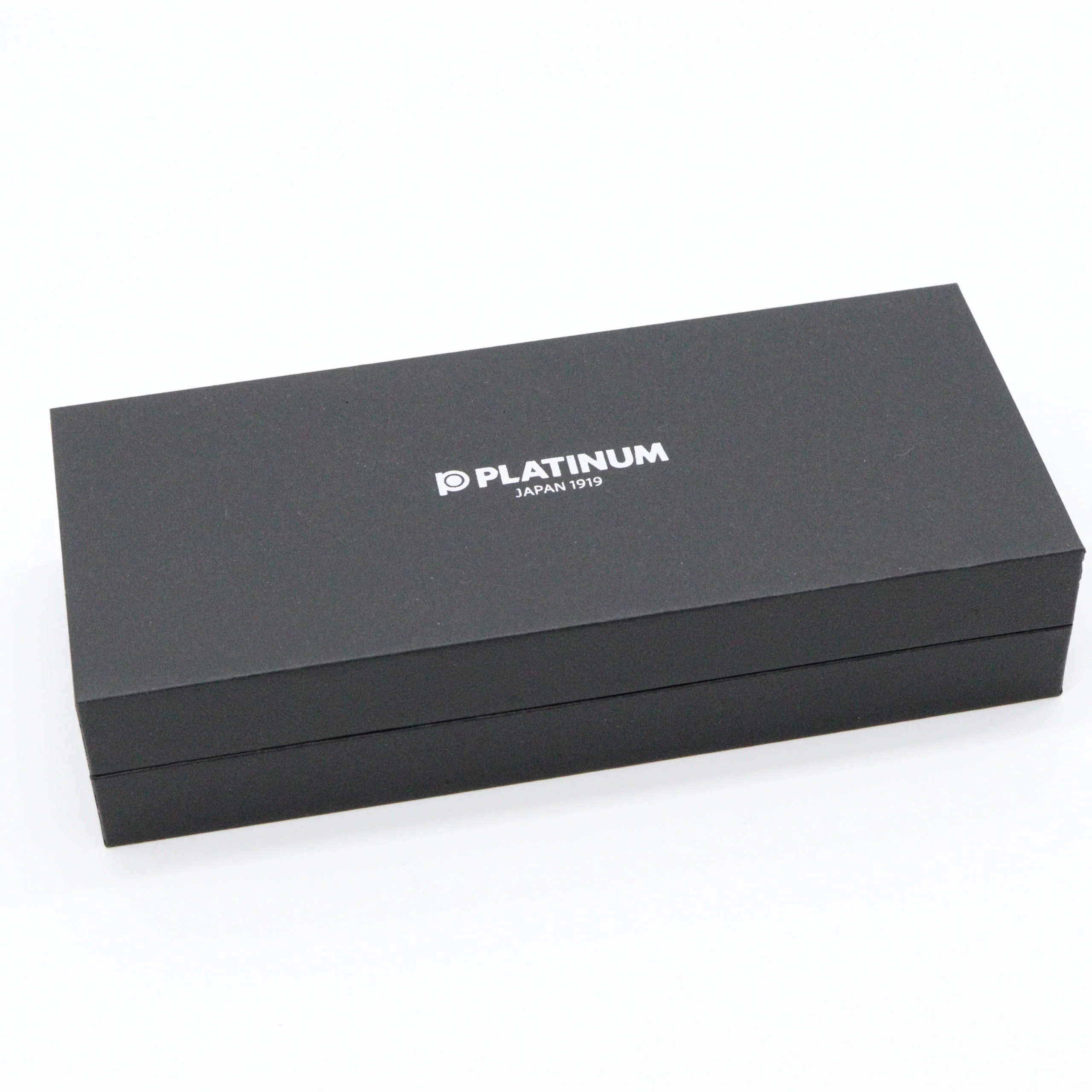 PLATINUM – #3776 Century Fountain Pen - Kanazawa Gold Leaf Collection - Pine Tree and Tiger - Image 9
