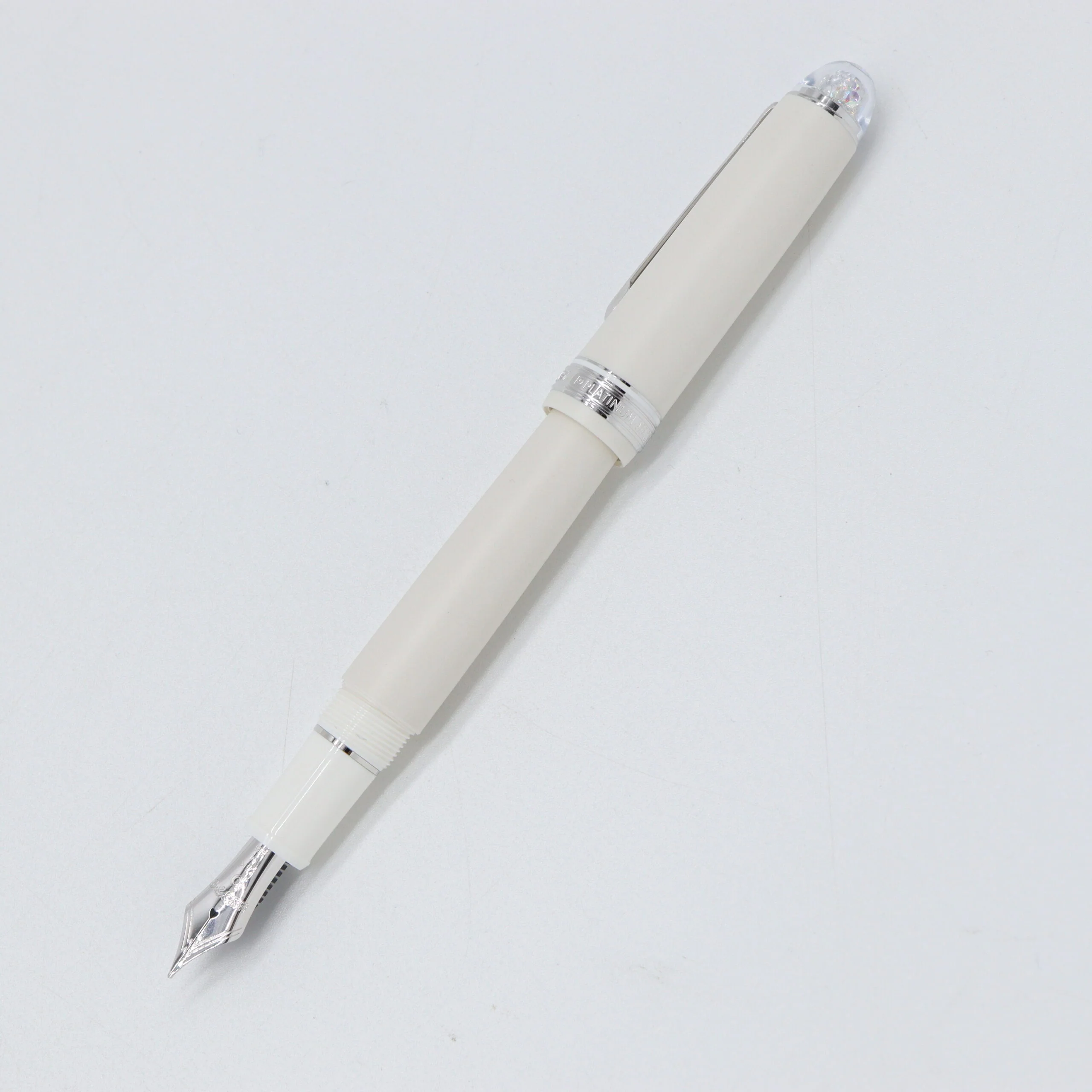 PLATINUM - #3776 Century Fountain Pen - Limited Edition - Shape of Heart "Ivoire" - Image 10