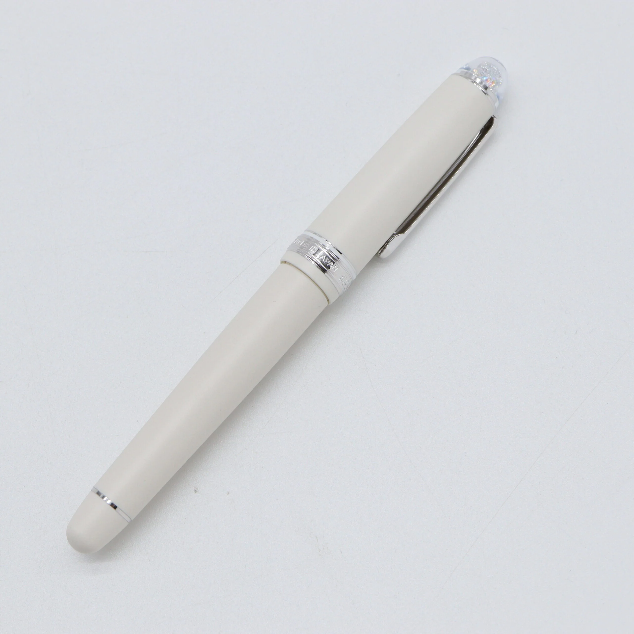PLATINUM - #3776 Century Fountain Pen - Limited Edition - Shape of Heart "Ivoire" - Image 11