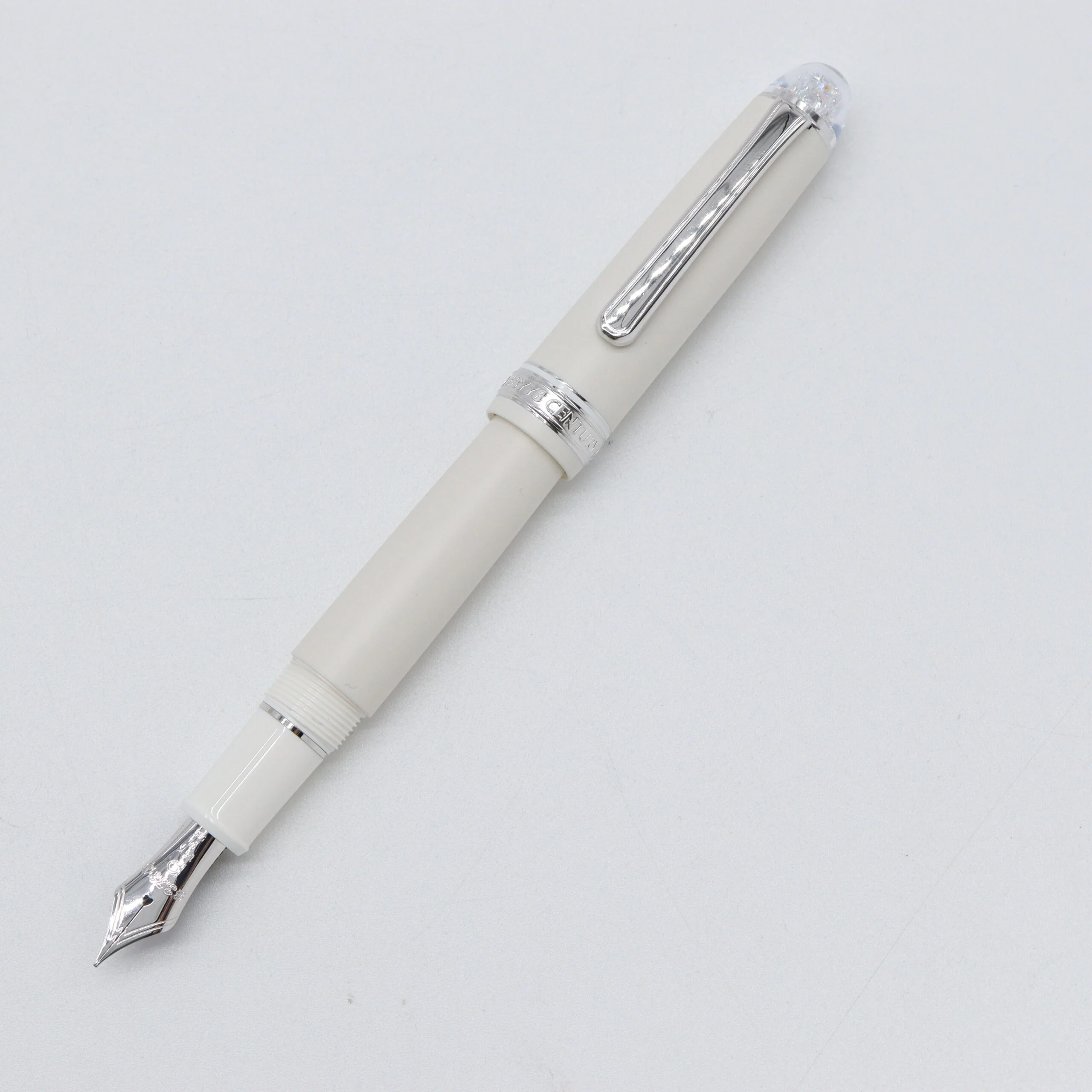 PLATINUM - #3776 Century Fountain Pen - Limited Edition - Shape of Heart "Ivoire" - Image 3
