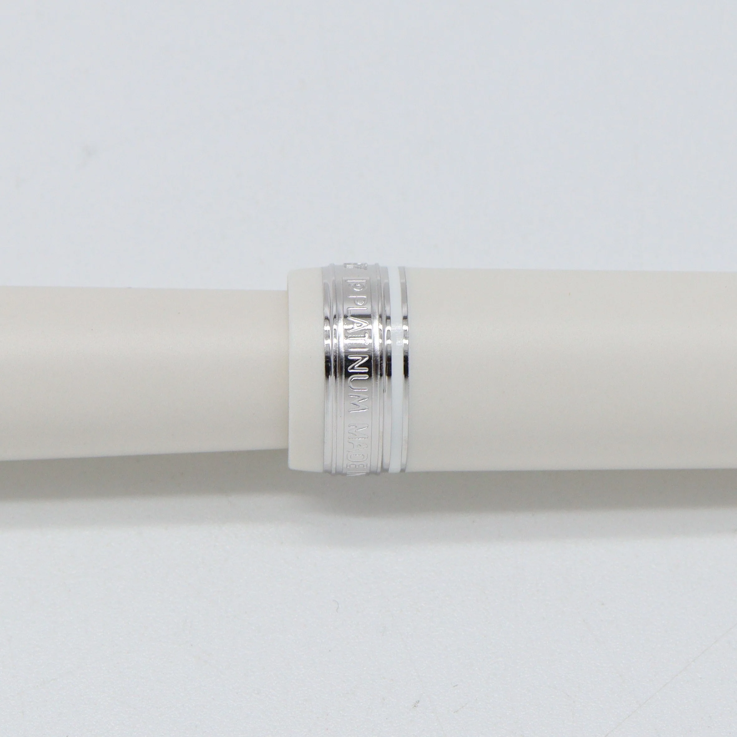 PLATINUM - #3776 Century Fountain Pen - Limited Edition - Shape of Heart "Ivoire" - Image 9