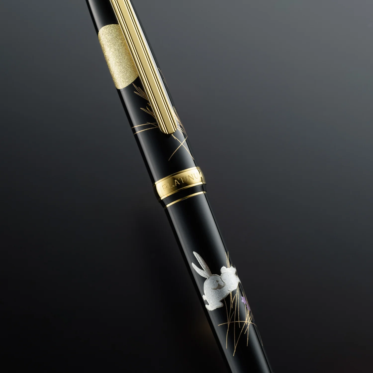 PLATINUM –  Fountain Pen – Kanazawa Kanazawa Gold Leaf Maki-E Collection - Moon and Rabbit - Image 3
