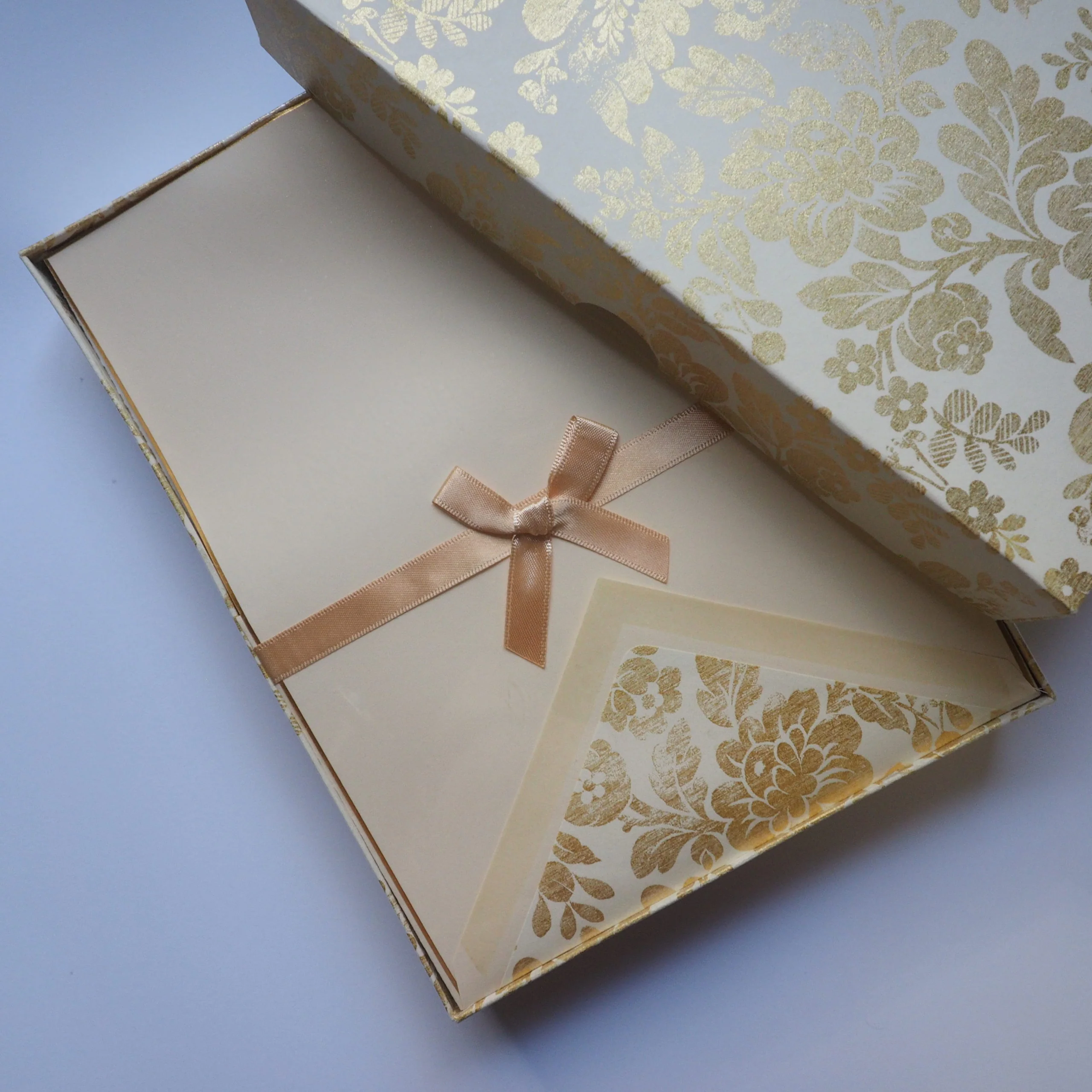 ROSSI 1931 - Writing Papers and Lined Envelopes - Gold Flowers – BSC086