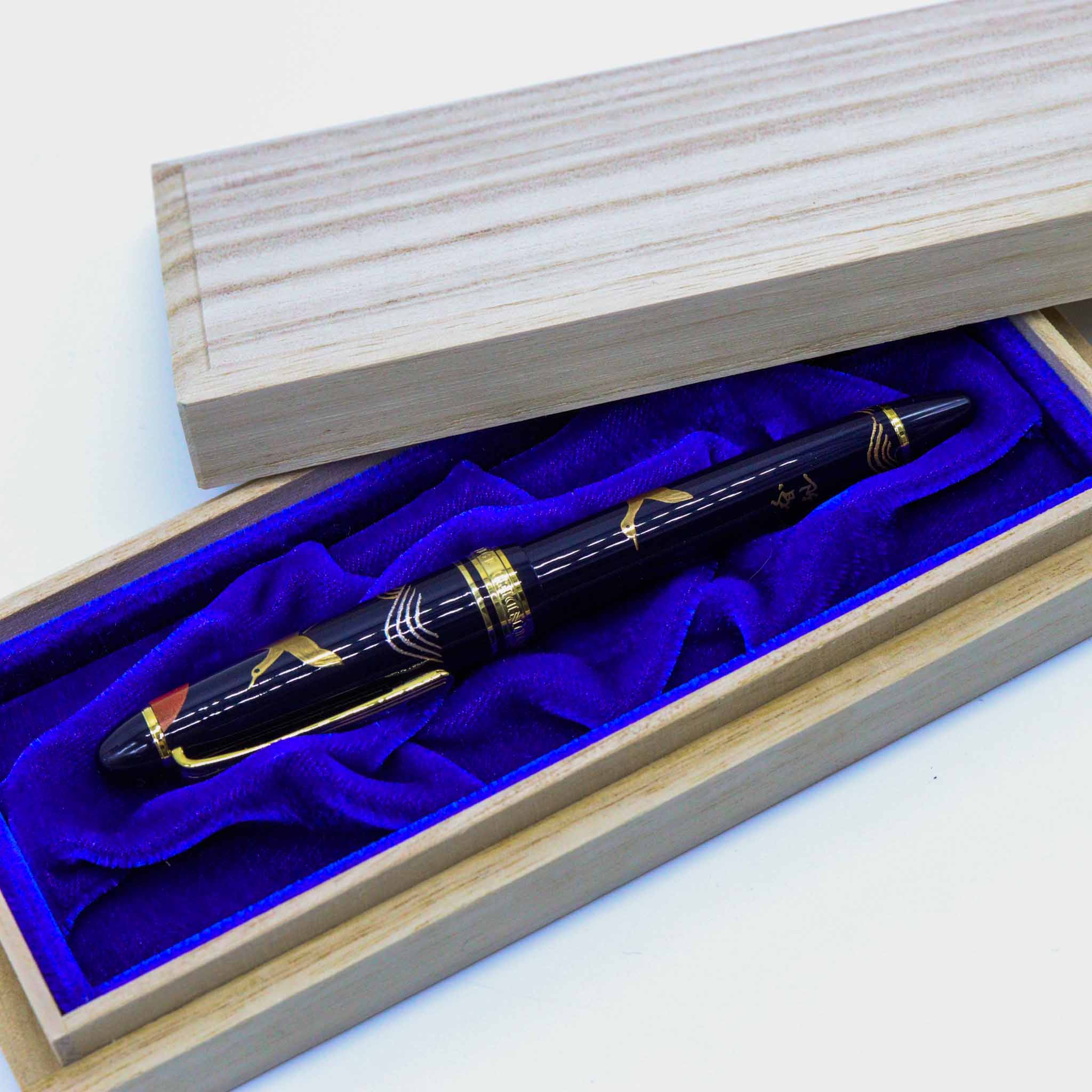 SAILOR PEN - 1911 Maki-e "Tsuru" Crane Fountain Pen - 14 KT Gold Medium Nib - Image 10