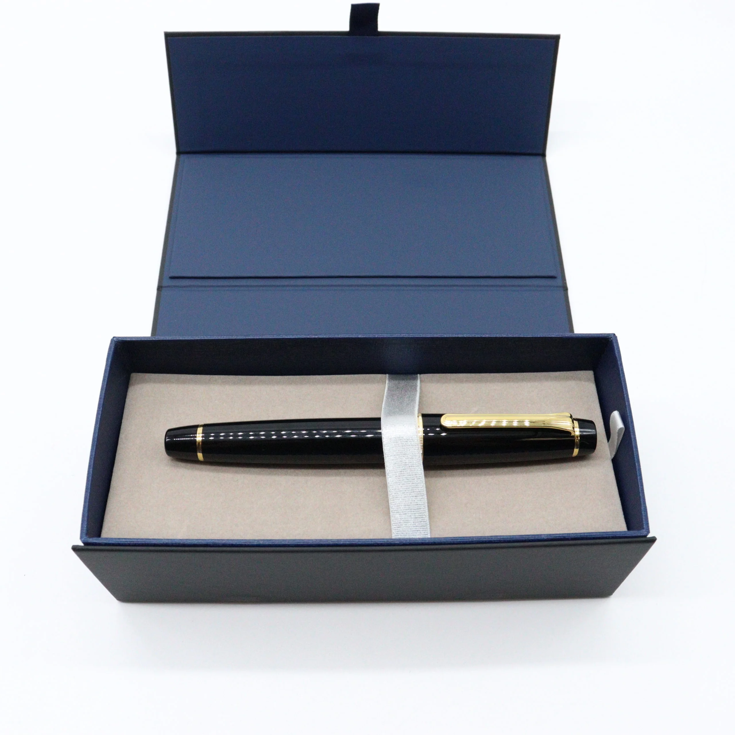 SAILOR PEN - 21K Gold - Pro Gear King of Pen Fountain Pen - Black and Gold - Image 5