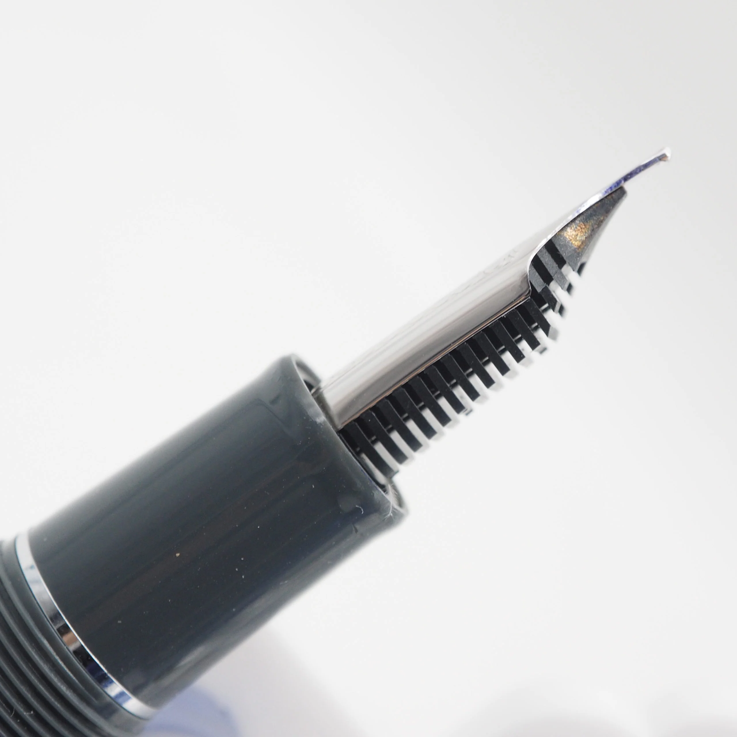 SAILOR PEN - Professional Gear Classic "Graphite Lighthouse" Fountain Pen - Image 9