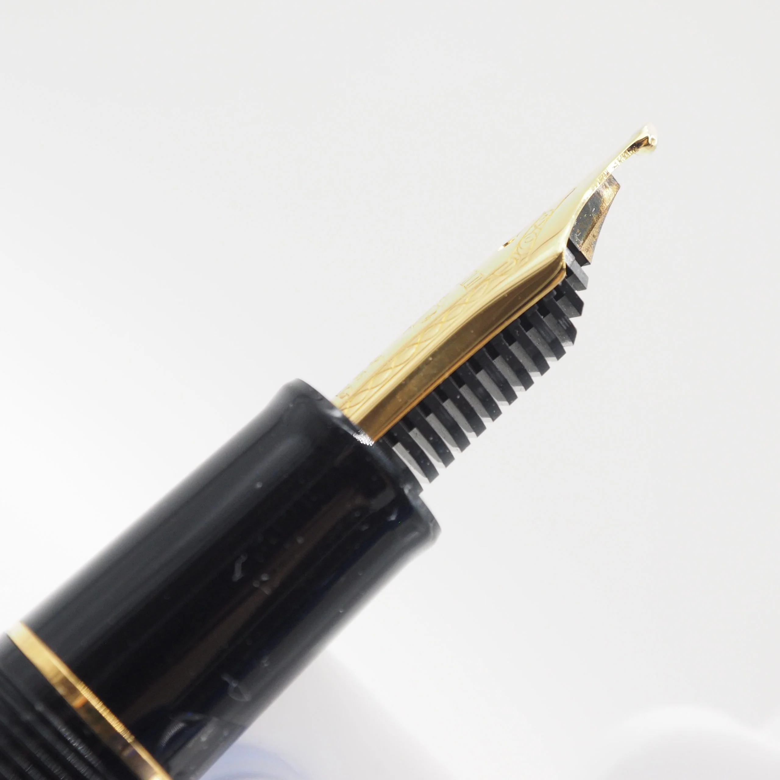 SAILOR PEN - Professional Gear Slim 14K Gold Nib Fountain Pen - Black and Gold - Image 10