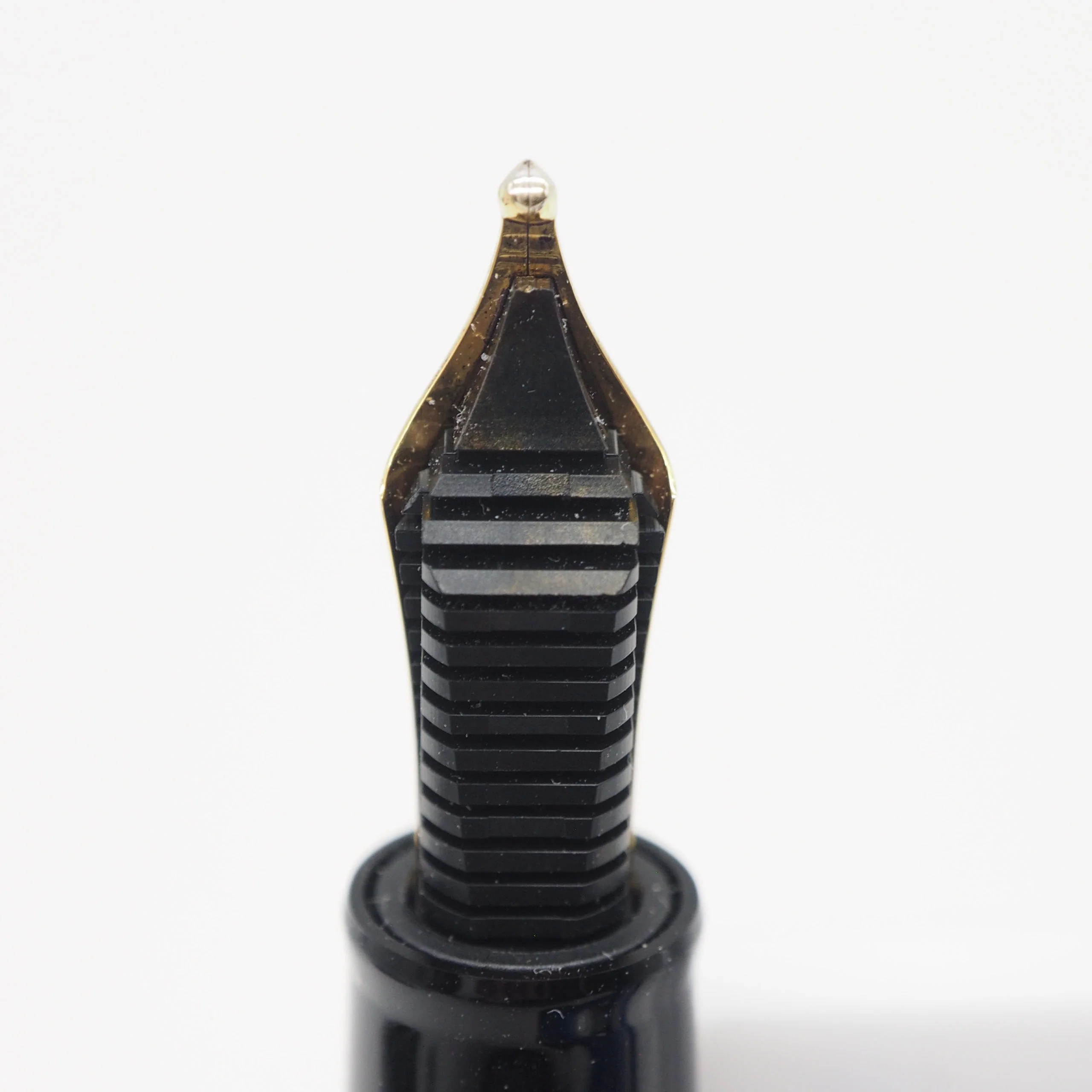 SAILOR PEN - Professional Gear Slim 14K Gold Nib Fountain Pen - Black and Gold - Image 11