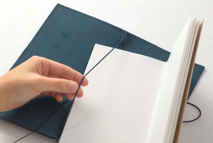 Traveler's Notebook - Starter Kit Leather Cover - Blue - Regular Size - Image 5