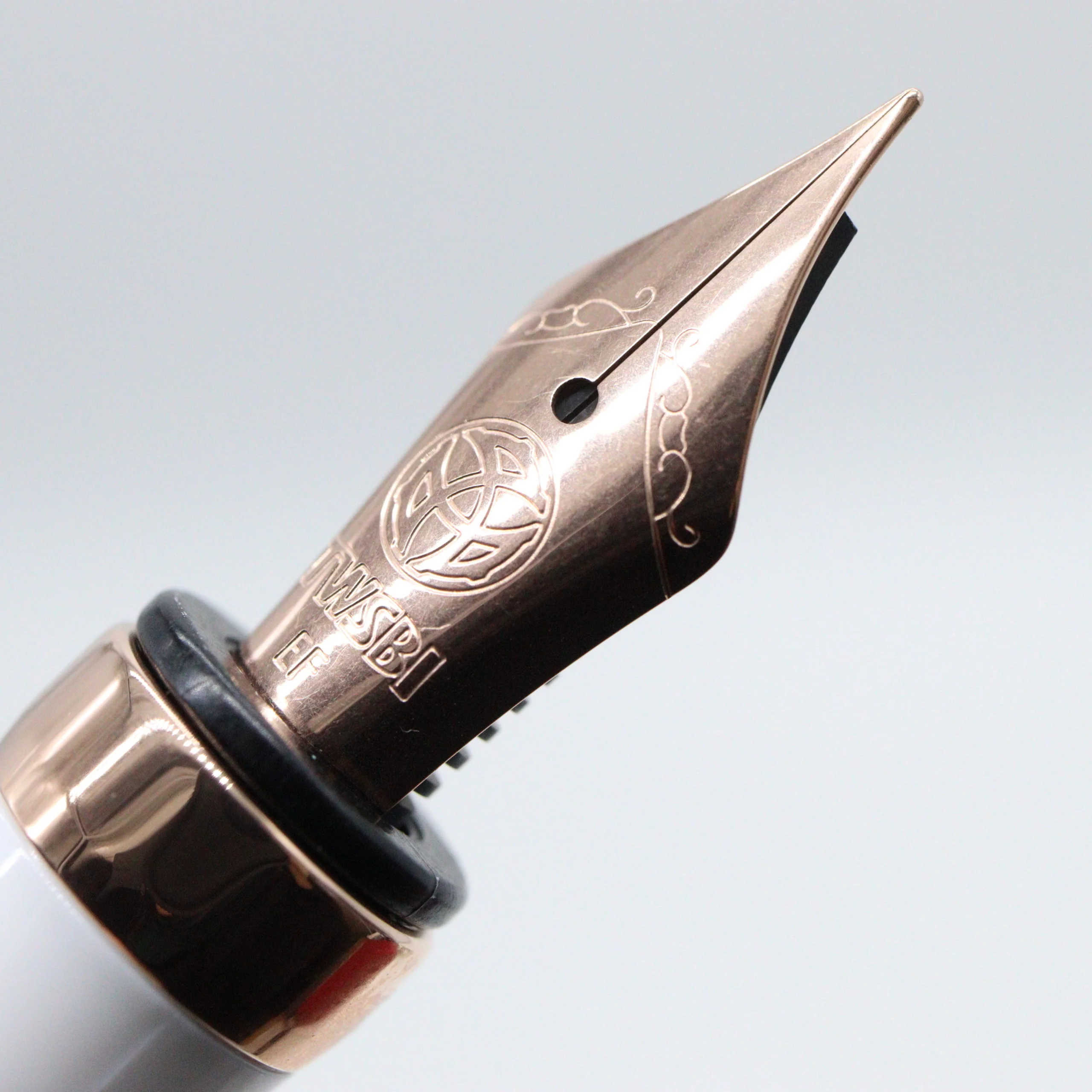 TWSBI - Diamond 580 - Fountain Pen - White & Rose Gold II - Image 6